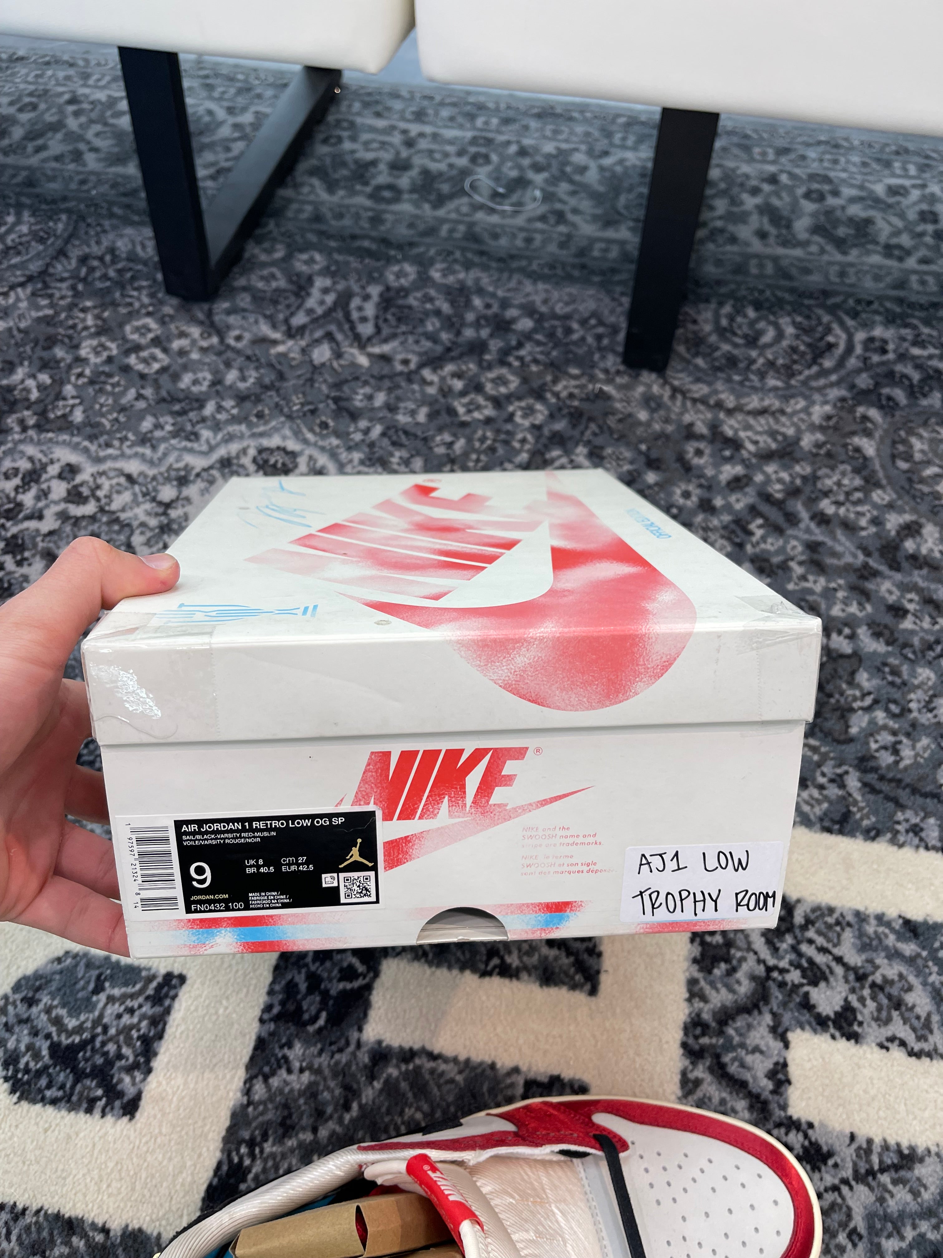 Jordan 1 Low “Trophy Room”