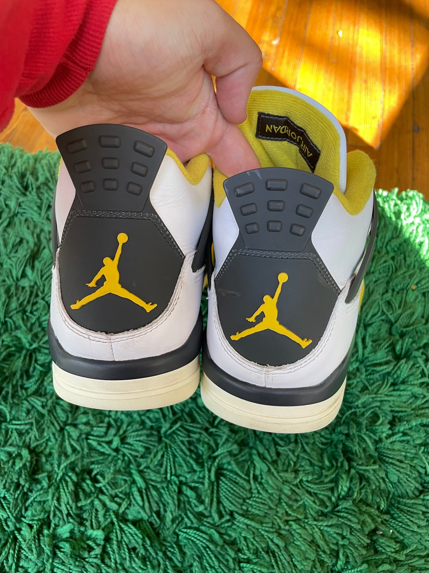 Jordan 4 “Vivid Sulfur”