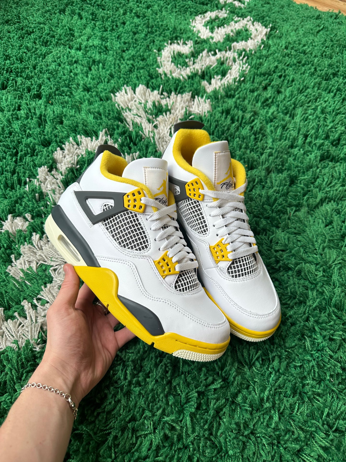 Jordan 4 “Vivid Sulfur”