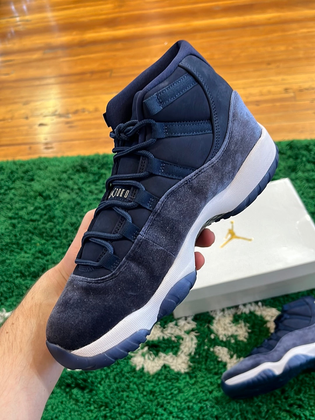 Suede shops blue jordan 11