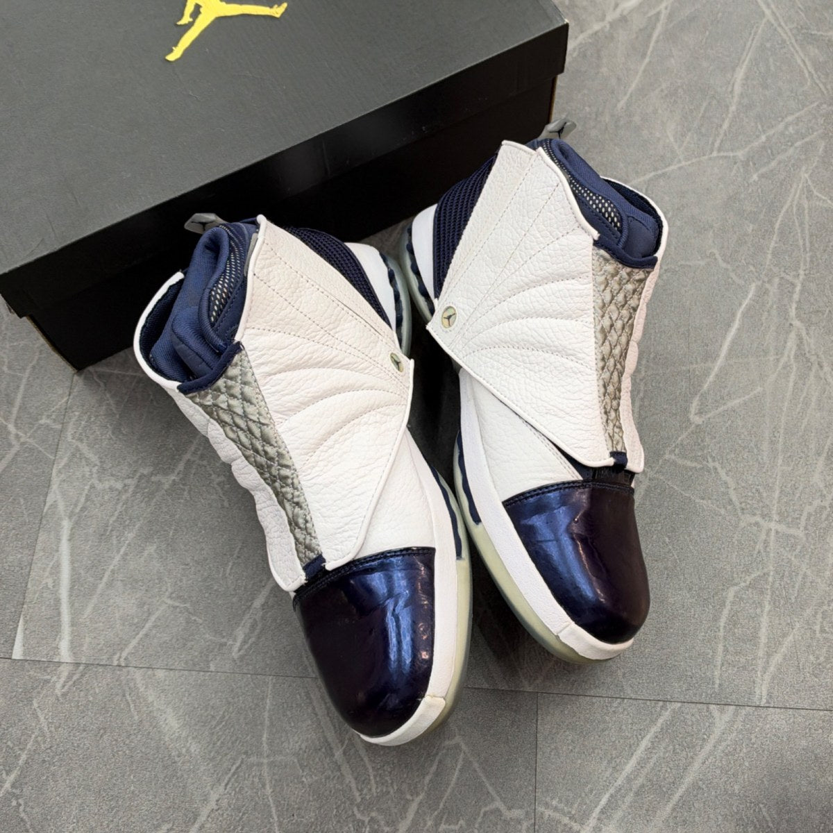 Jordan 16 Retro Midnight Navy (2016) - Image 2