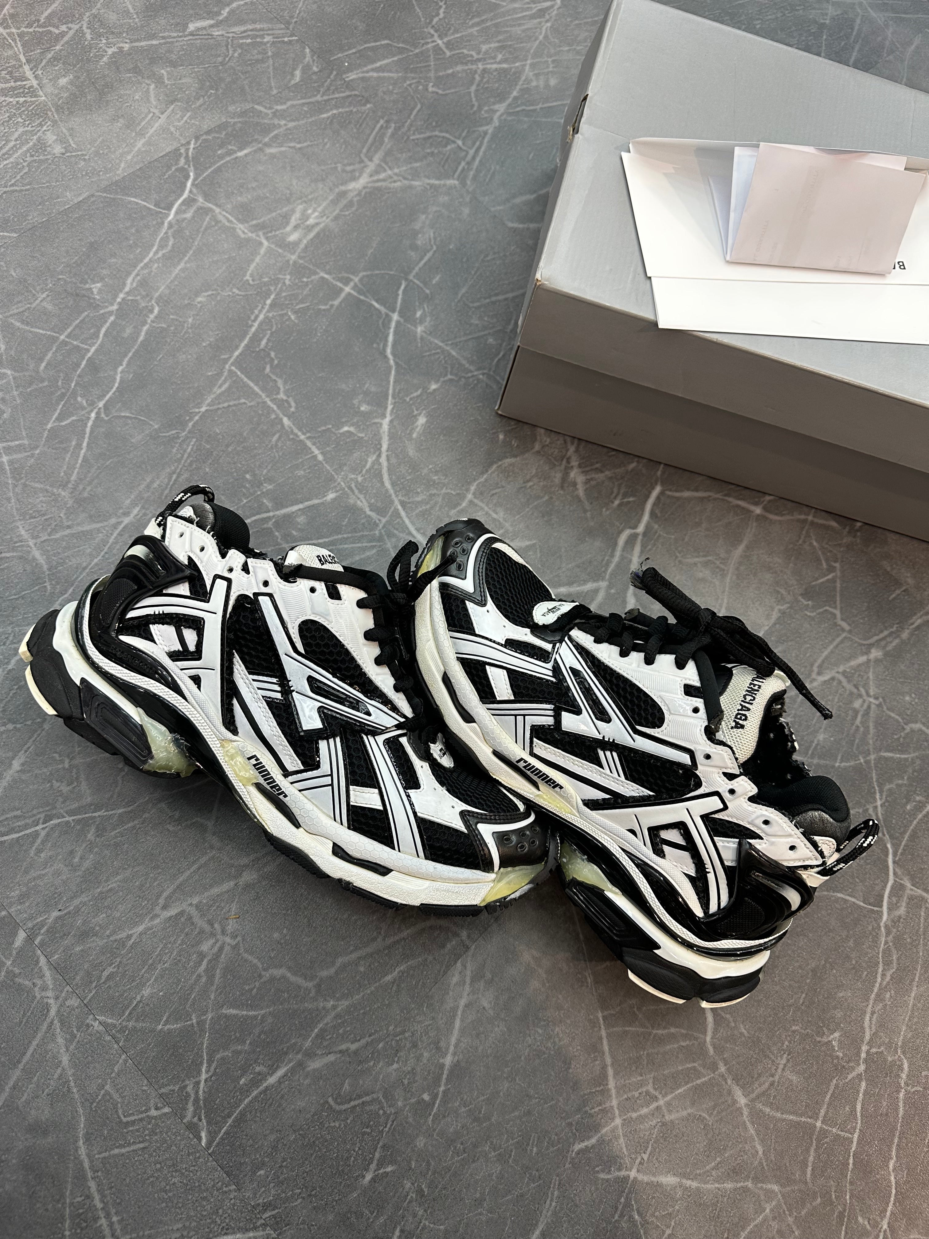 Balenciaga Runner “White Black” (42)