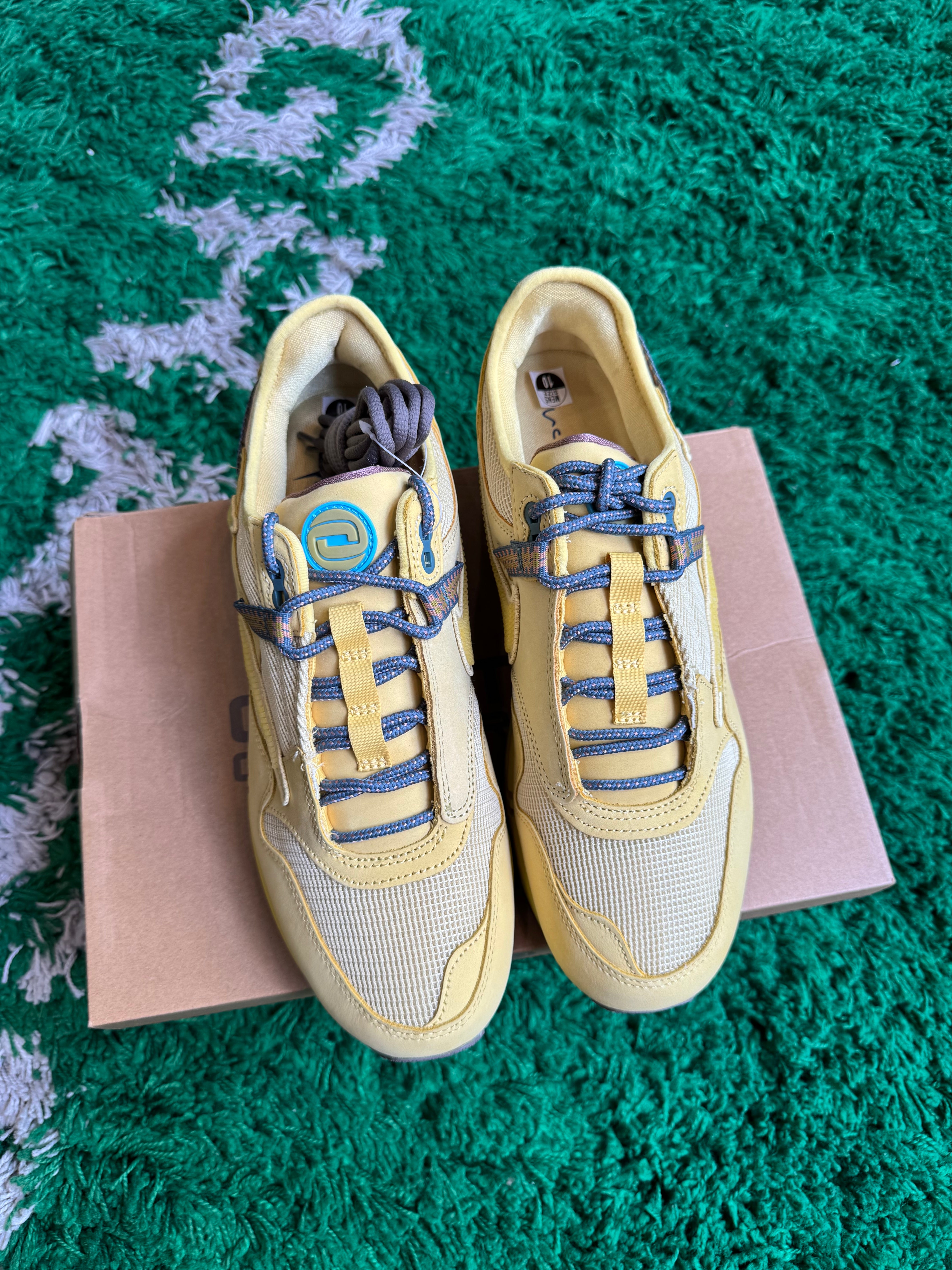 Nike Air Max 1 Travis Scott Cactus Jack Saturn Gold