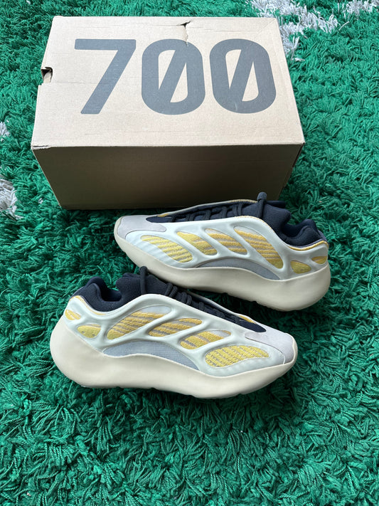 Yeezy 700 “Safflower”