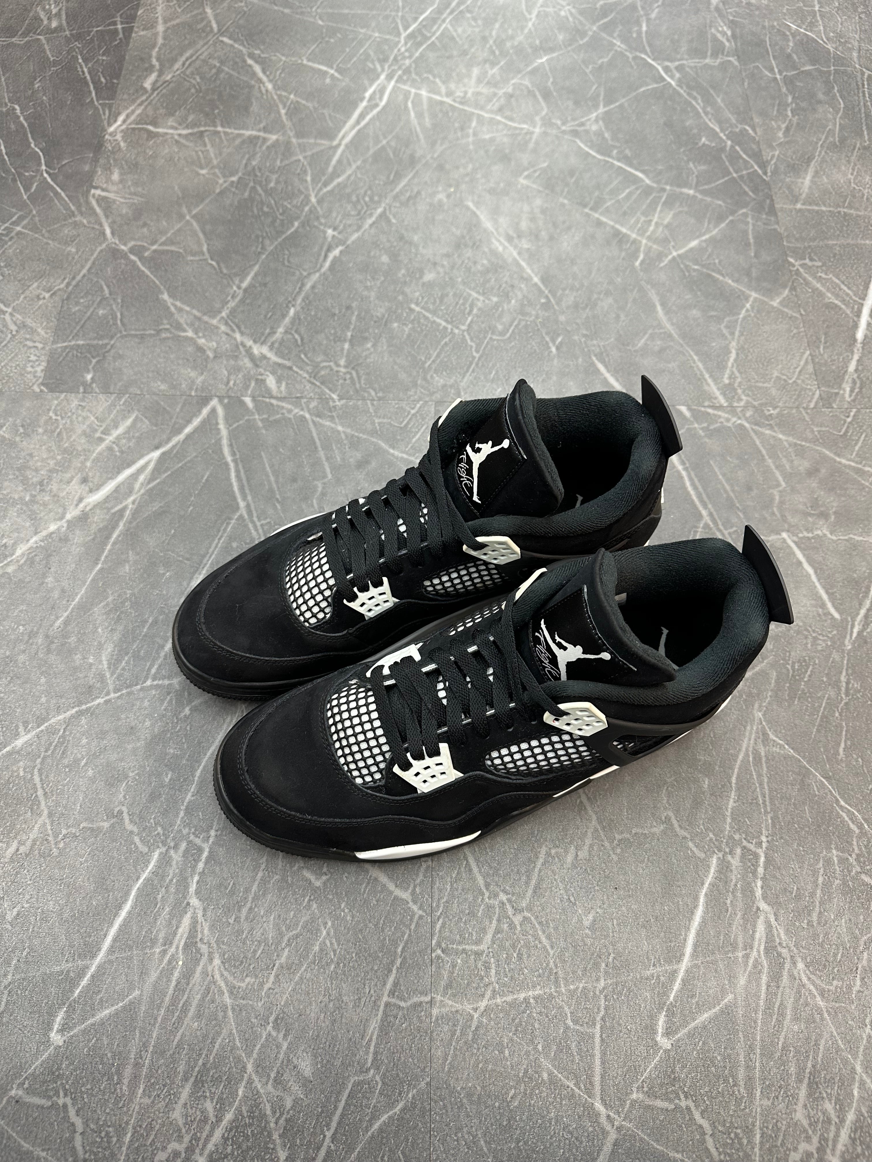 Jordan 4 “White Thunder”