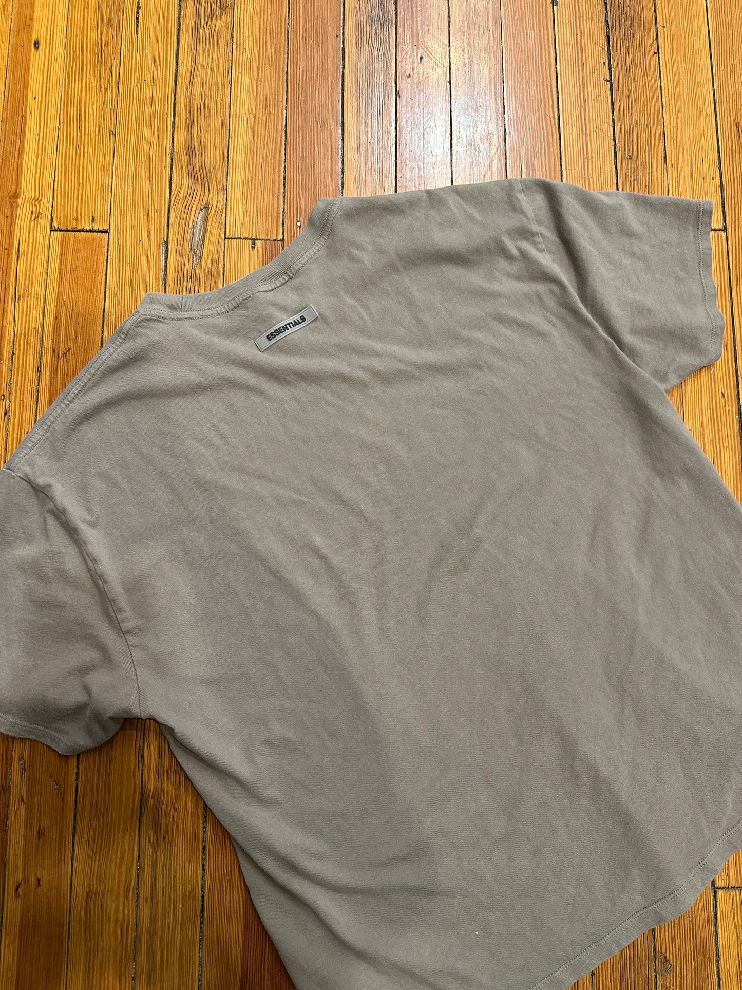 Essentials Tee “Cement Taupe”