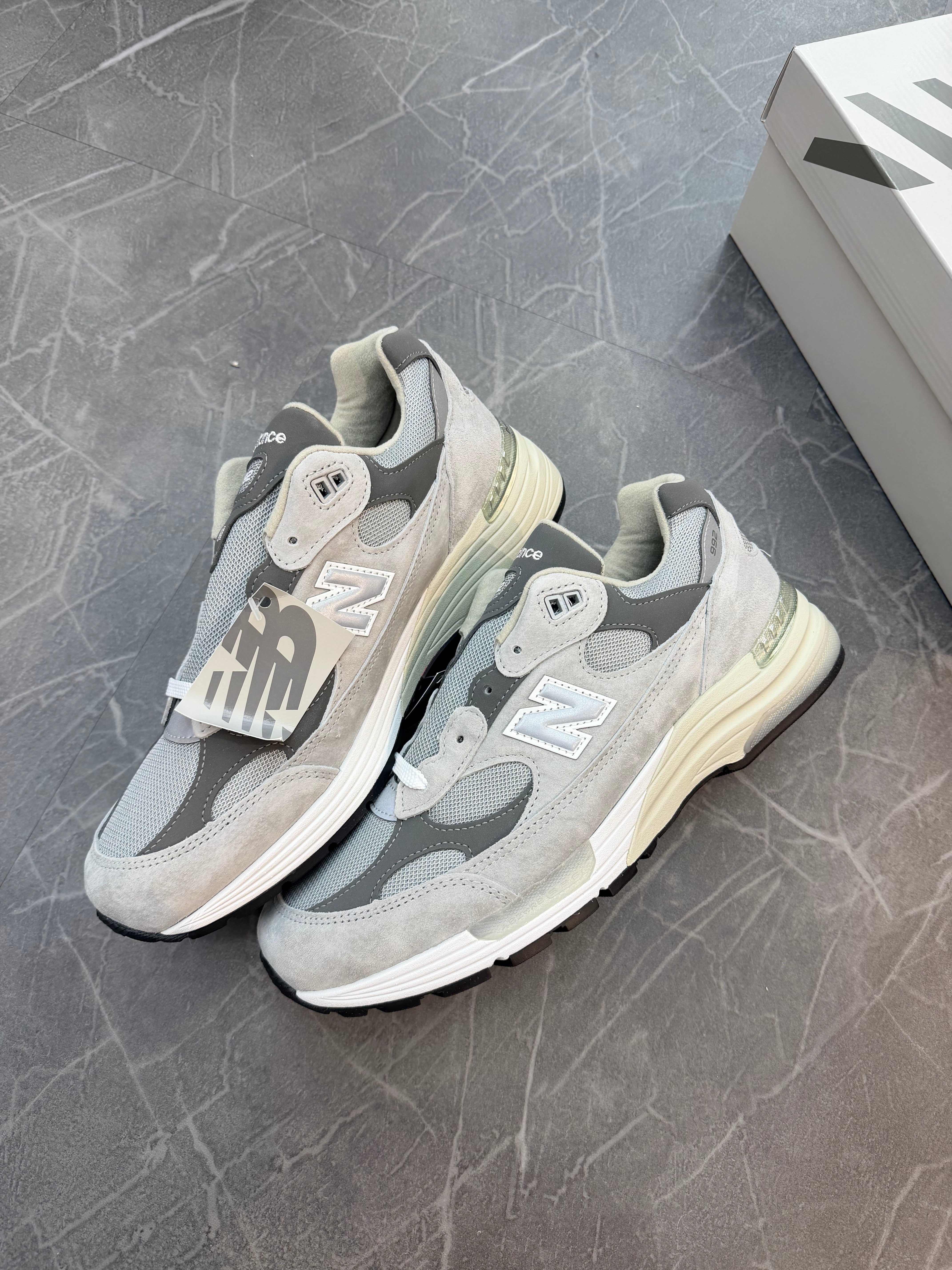 New Balance 992 MiUSA Grey Silver Metallic