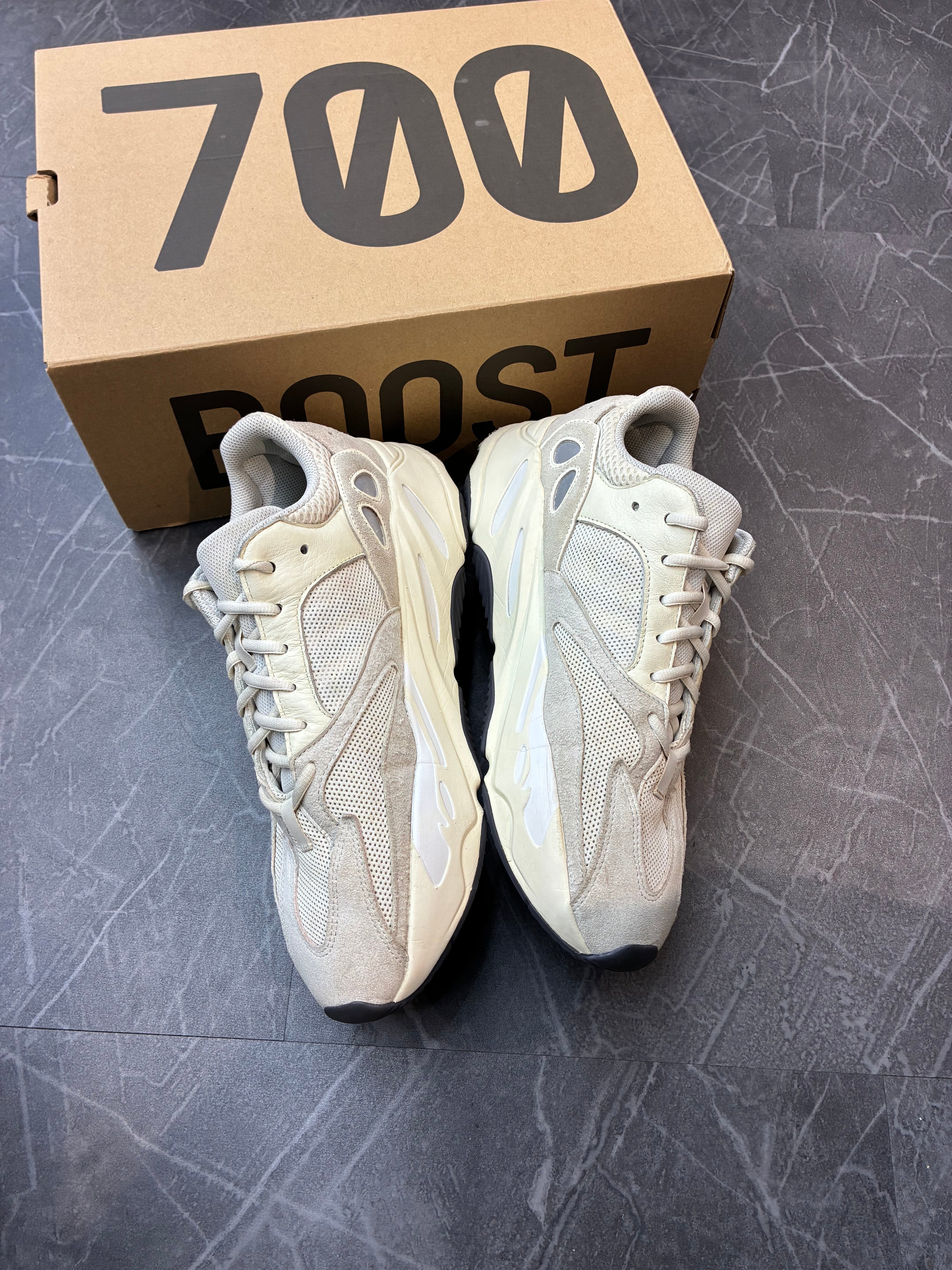 Yeezy 700 “Analog”