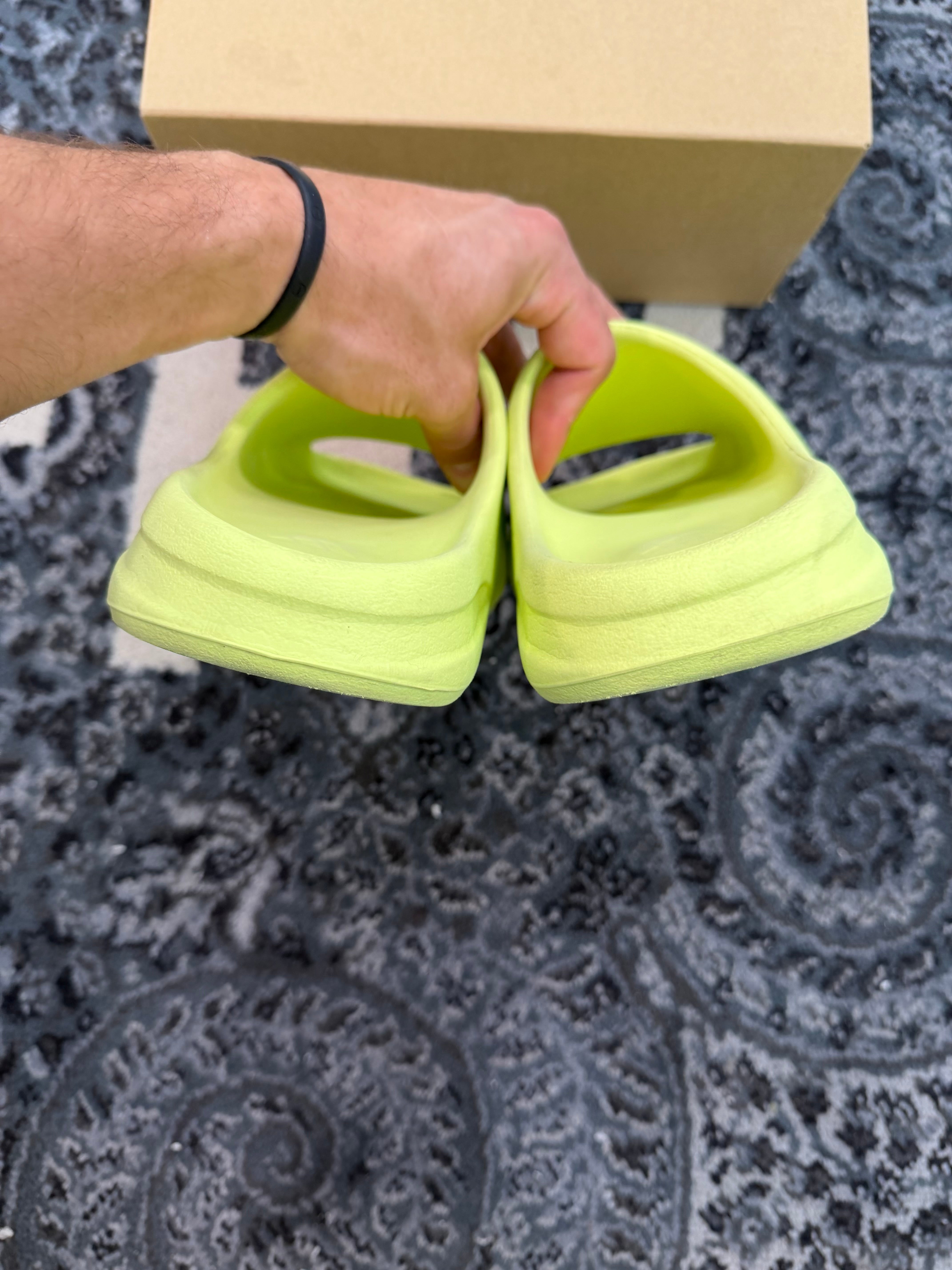 Yeezy Slide “Glow”