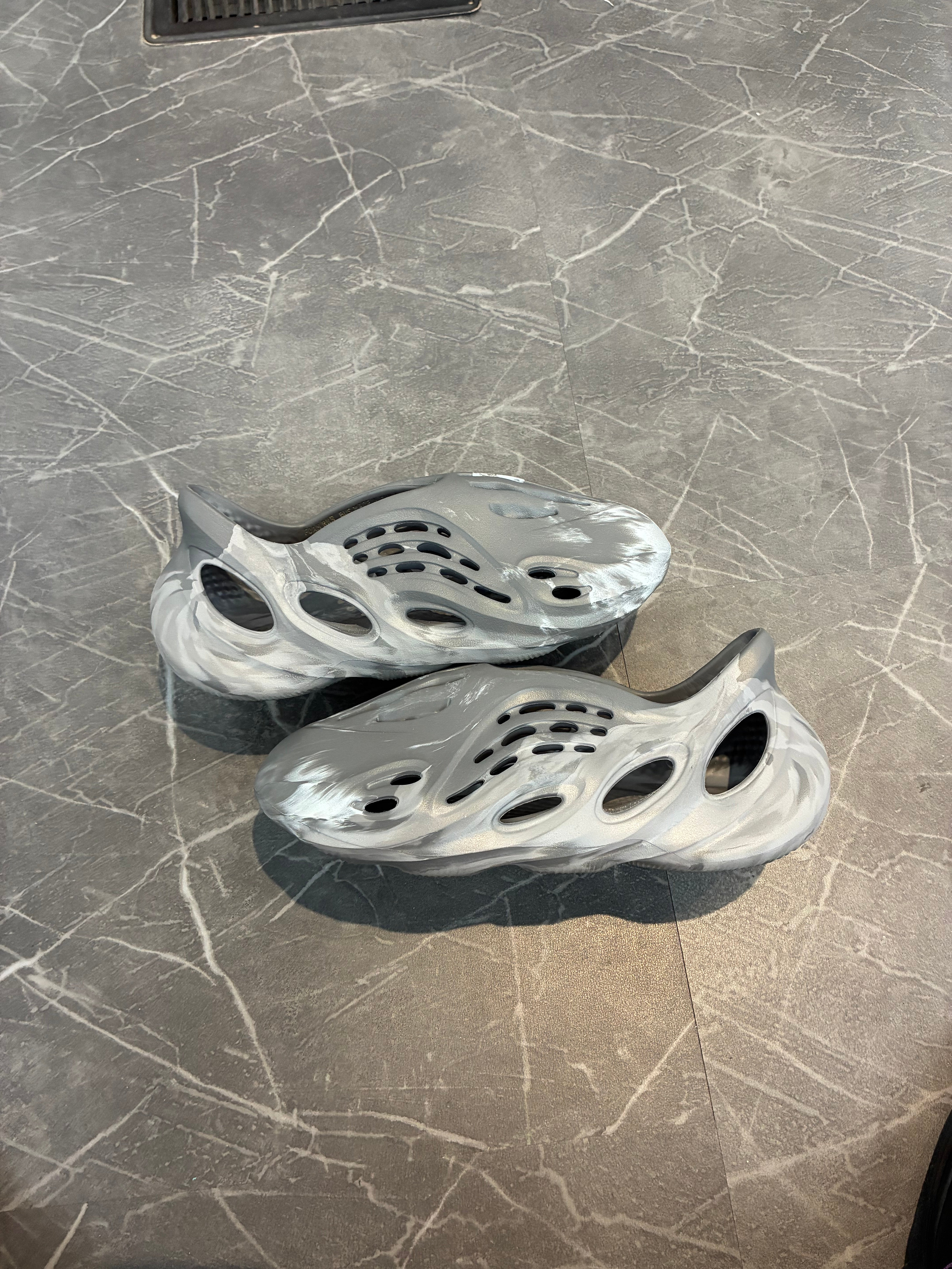Yeezy Foam RNR “MX Granite”