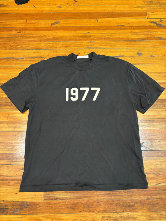 Essentials 1977 Tee “Iron”