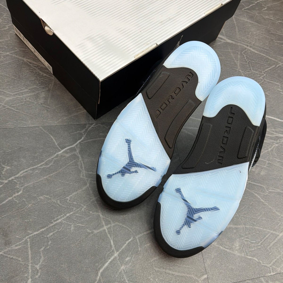 Jordan 5 Retro Black University Blue (2026) - Image 3