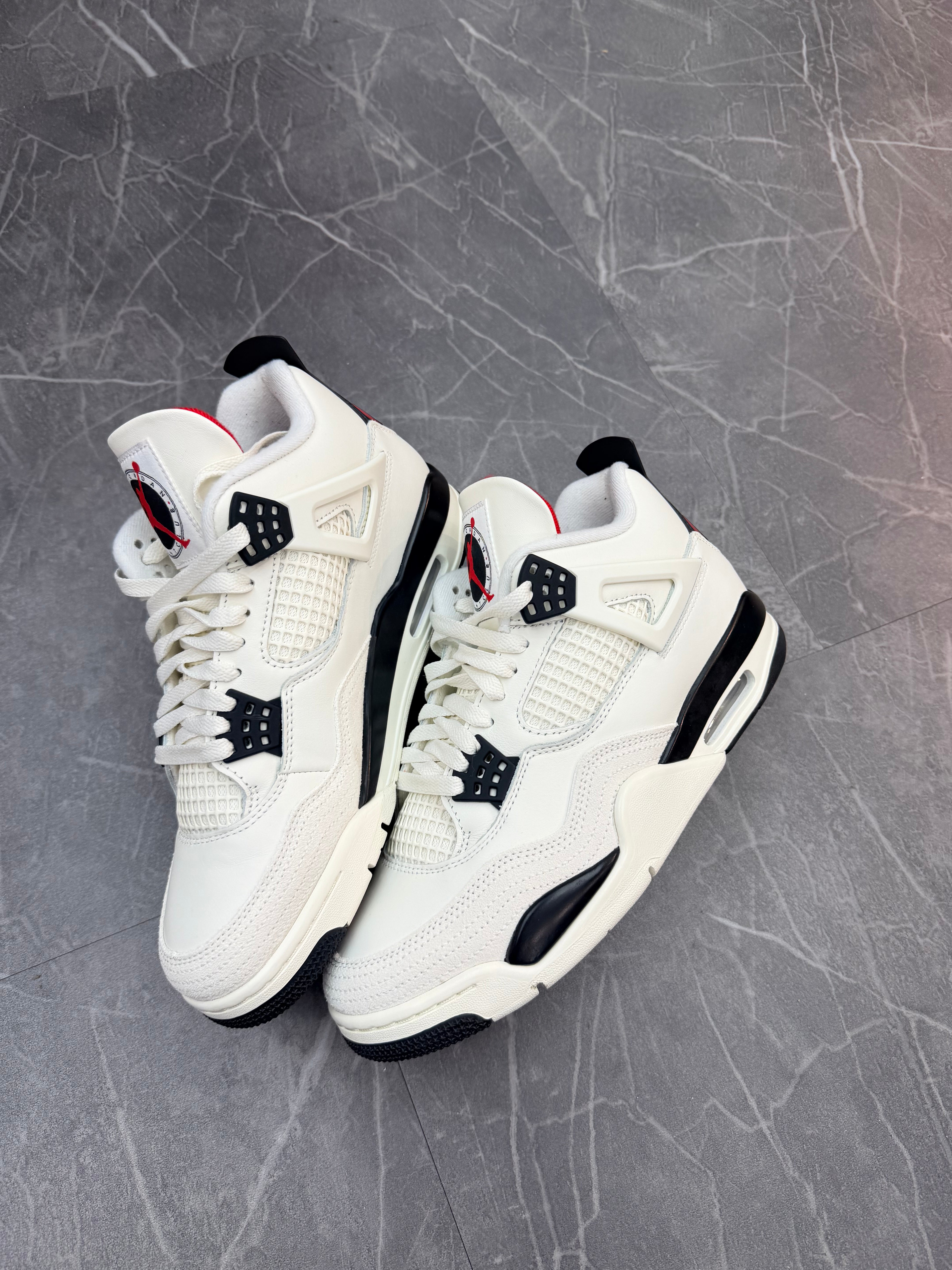 Jordan 4 “Flight Club”