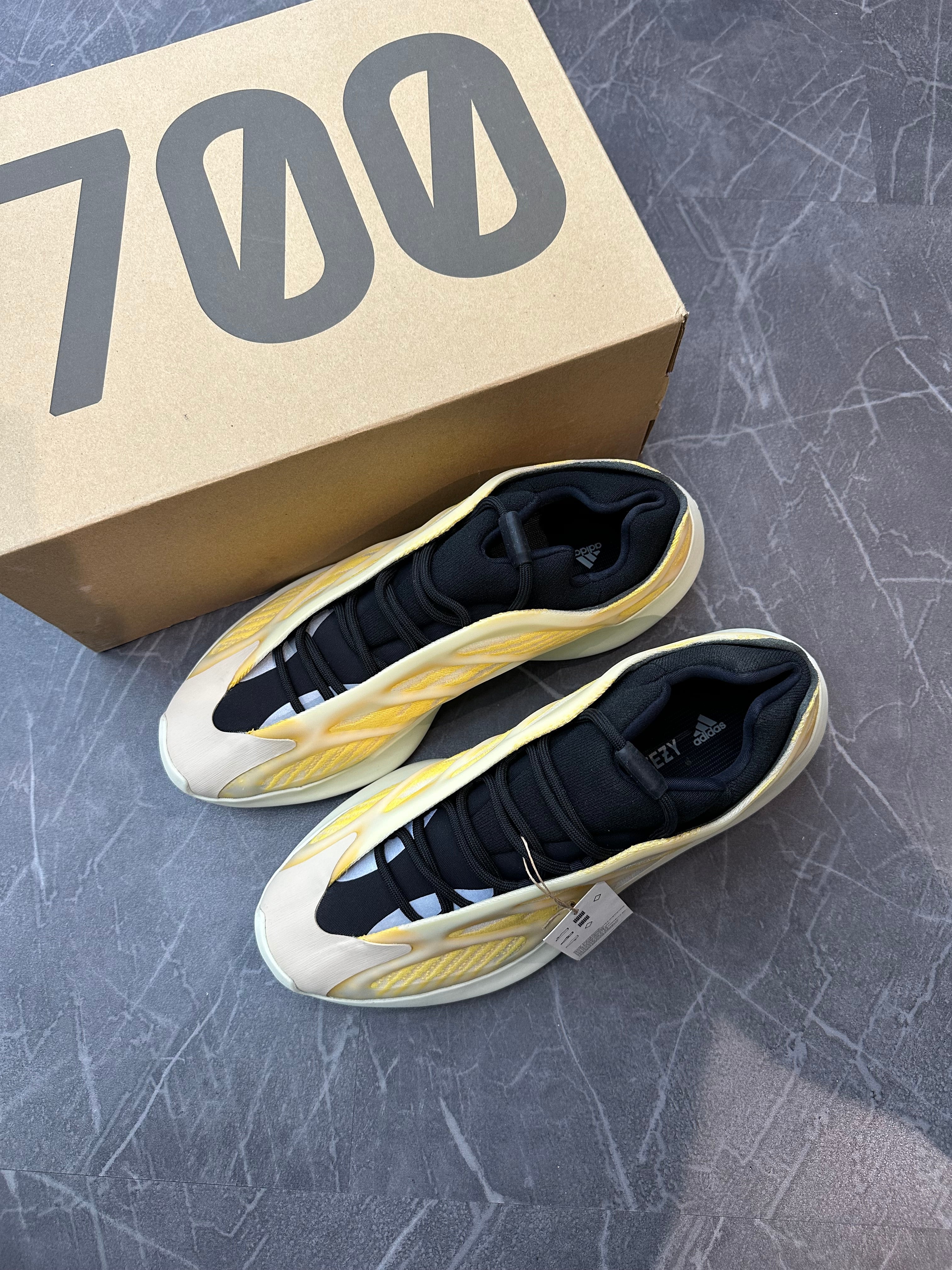 Yeezy 700 V3 “Mono Flower”