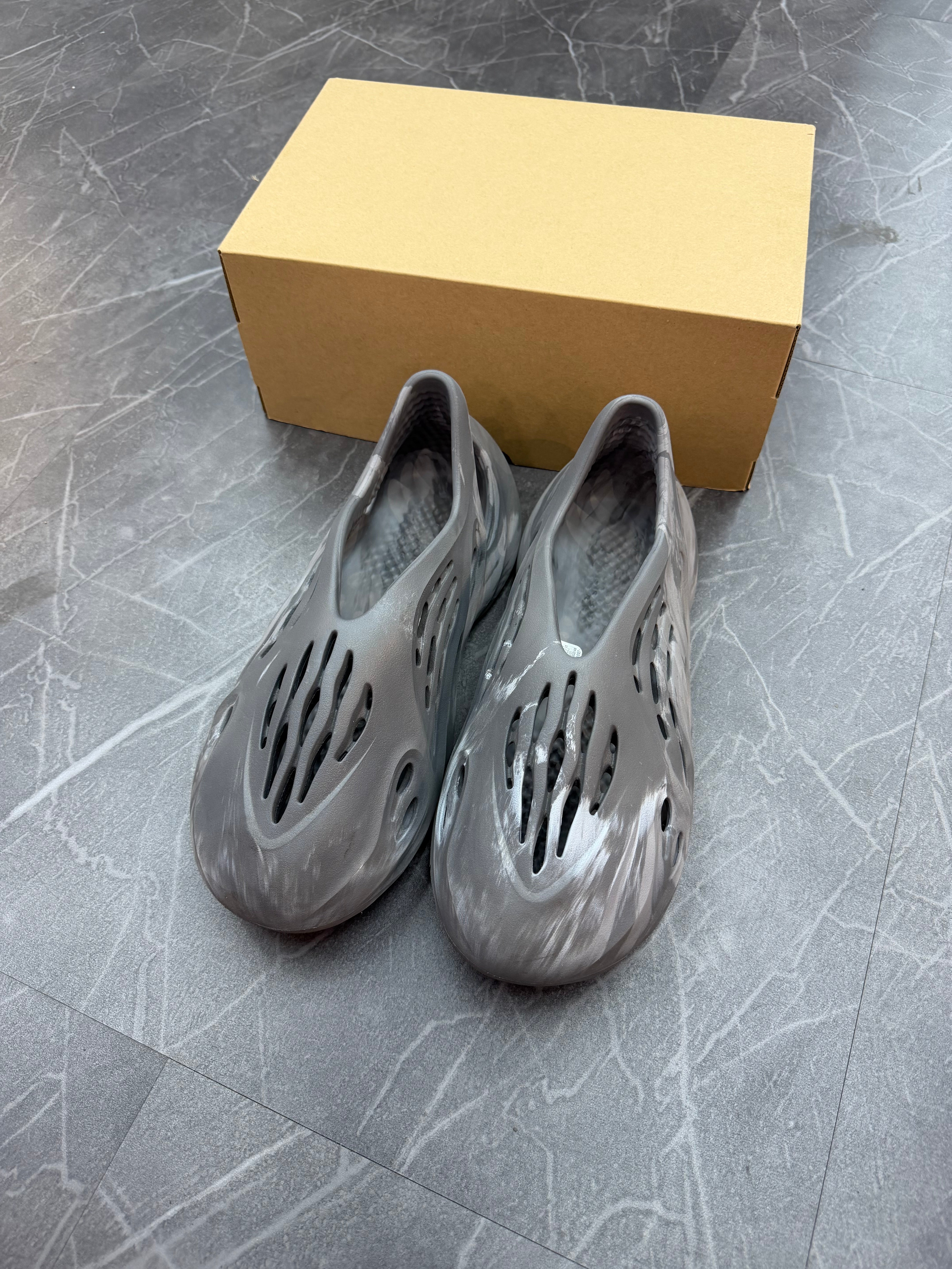 Yeezy Foam Runner “MX Granite”