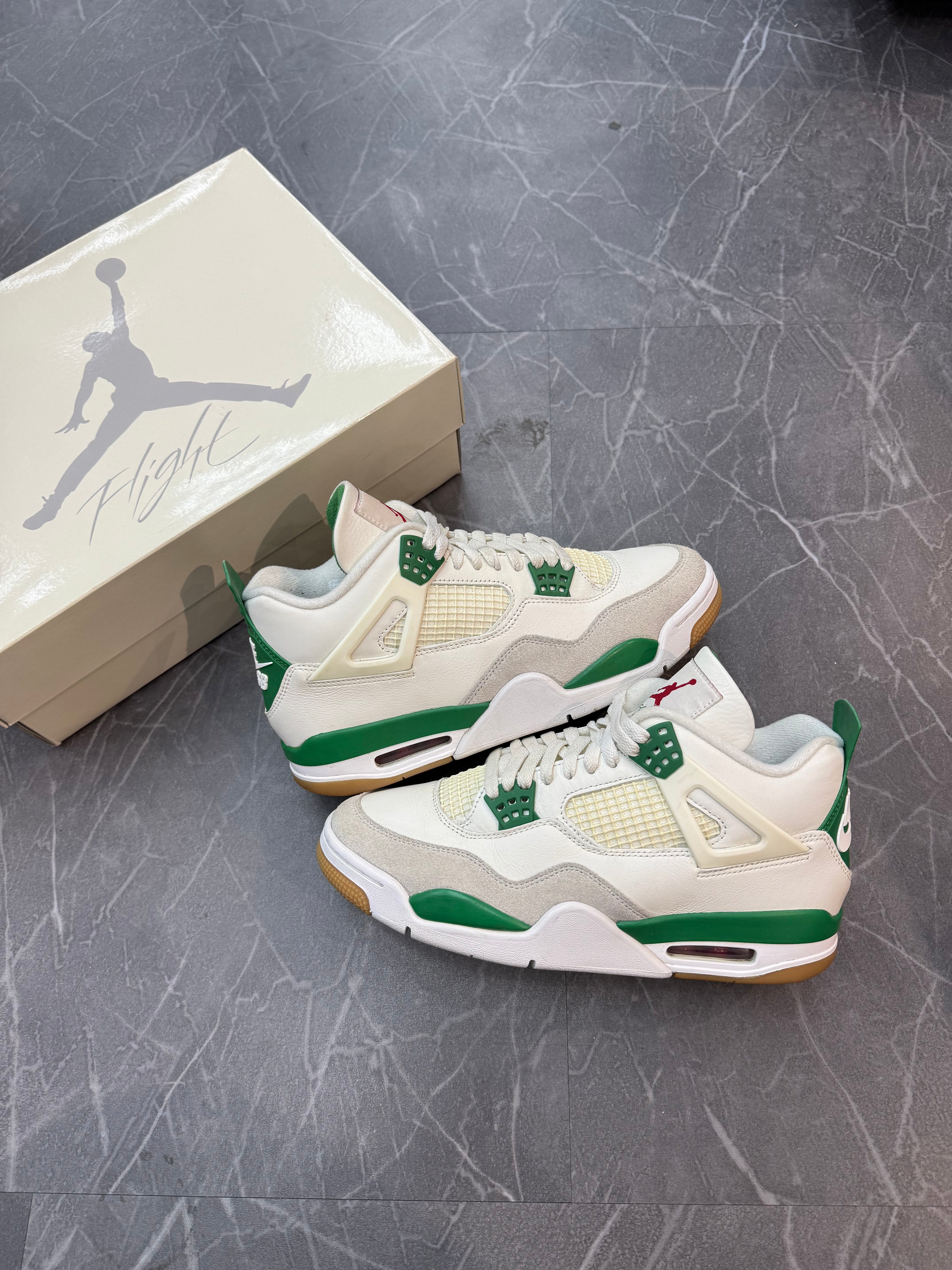 Jordan 4 SB “Pine Green”