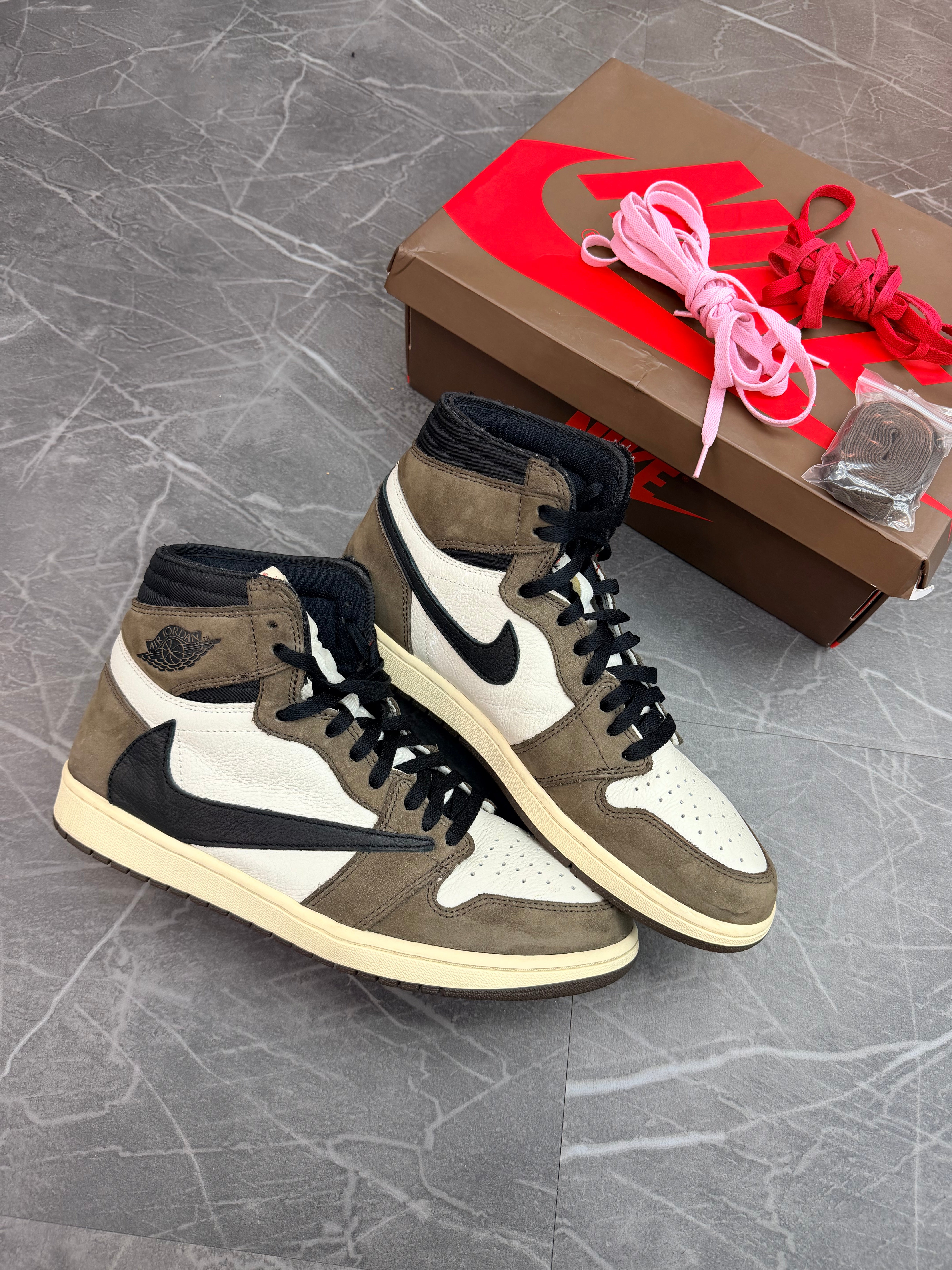 Travis Scott Jordan 1 High “OG Mocha”
