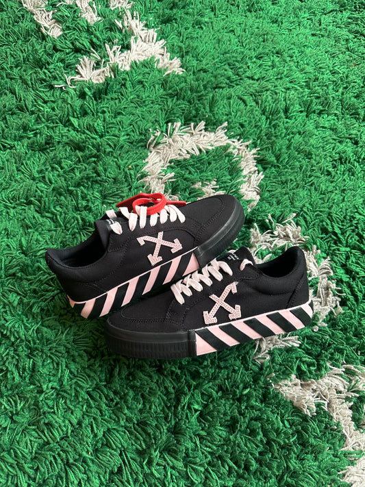 Off-White Vulc Low “Black Pink”