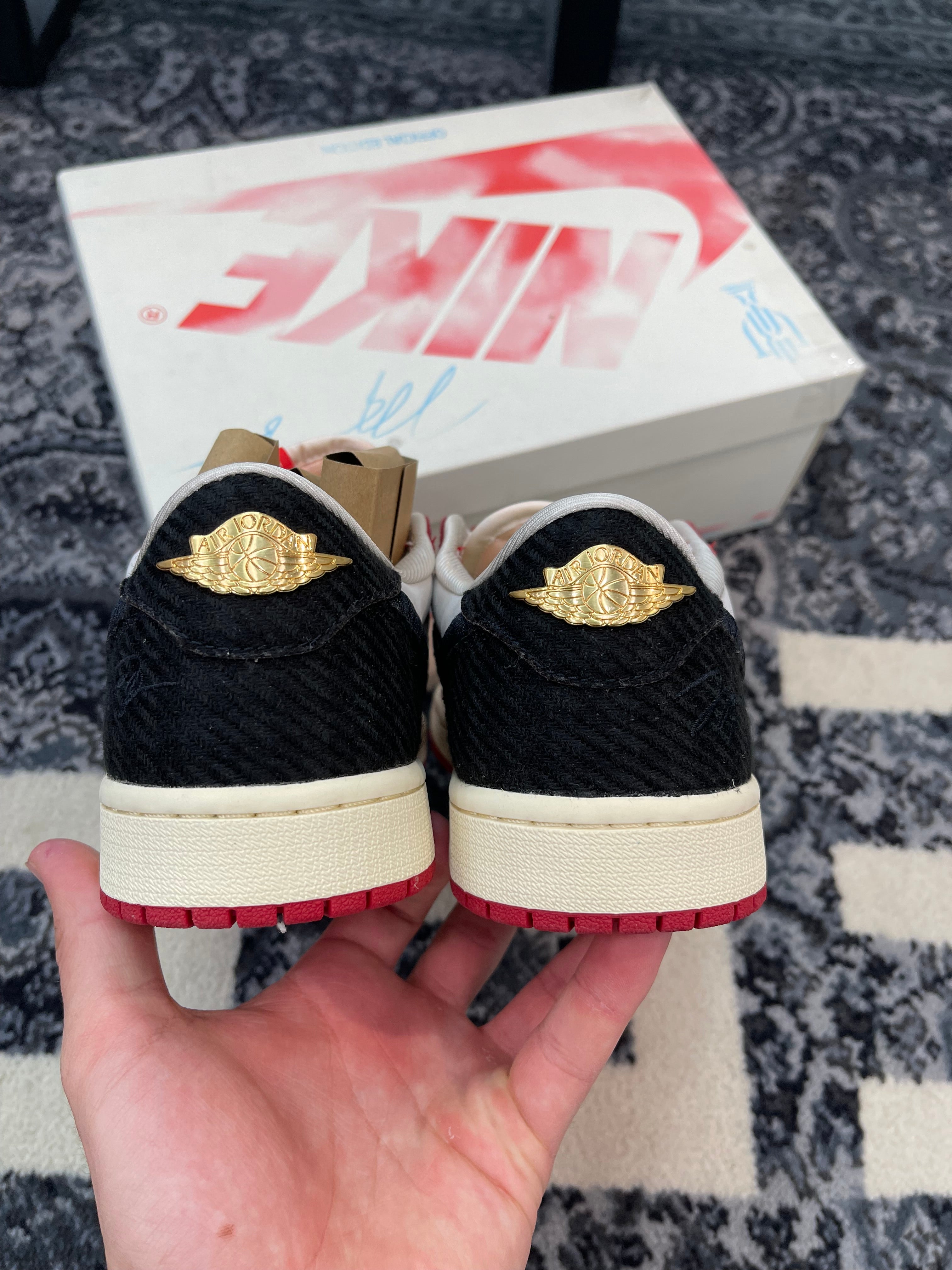 Jordan 1 Low “Trophy Room”