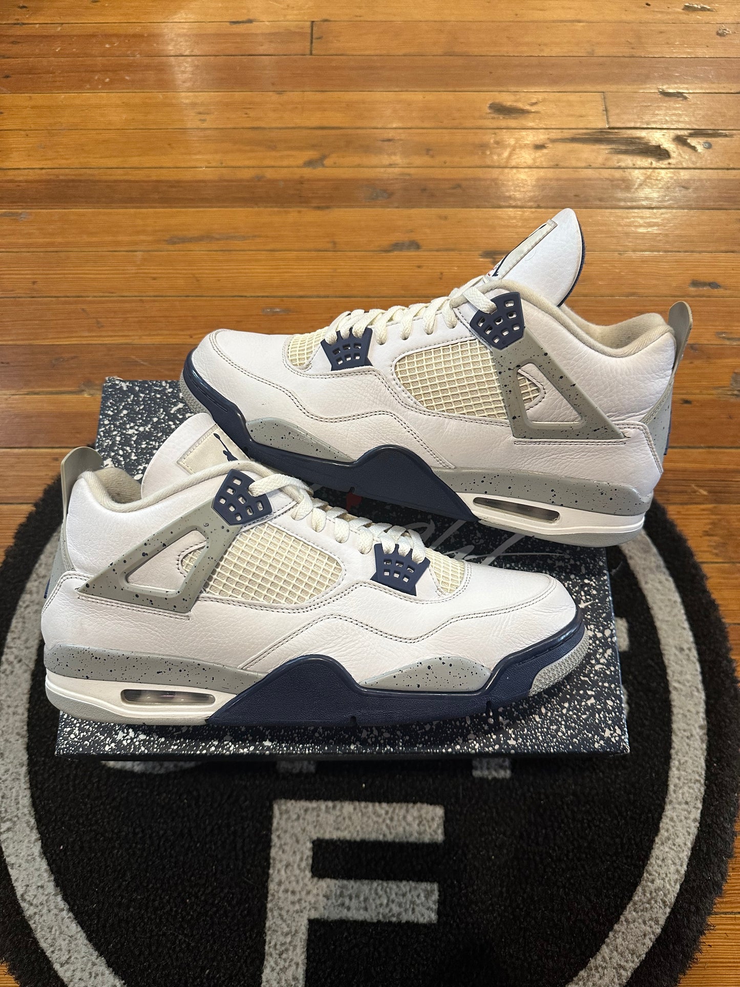 Jordan 4 “Midnight Navy”