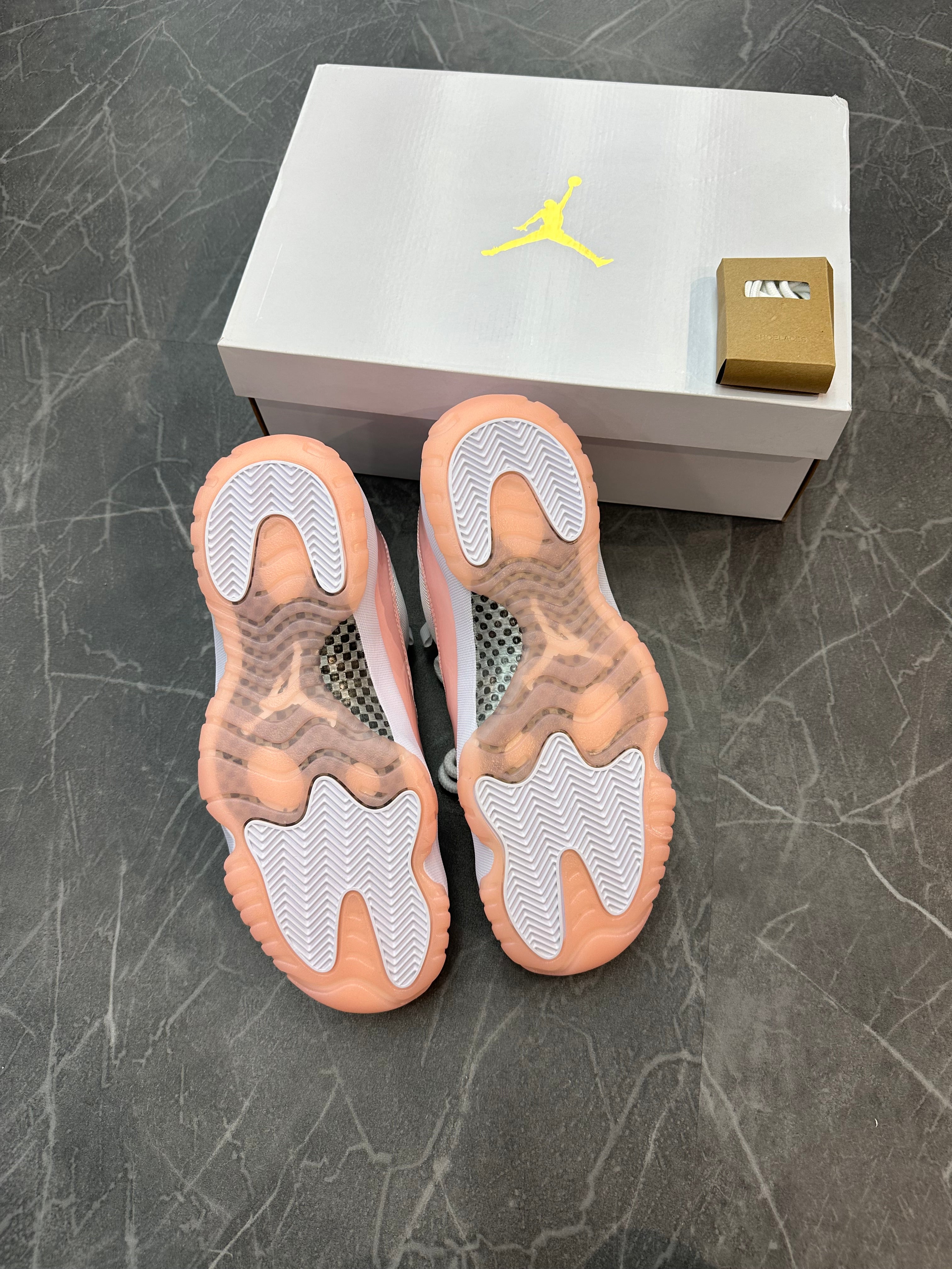 Jordan 11 Low “Legend Pink”