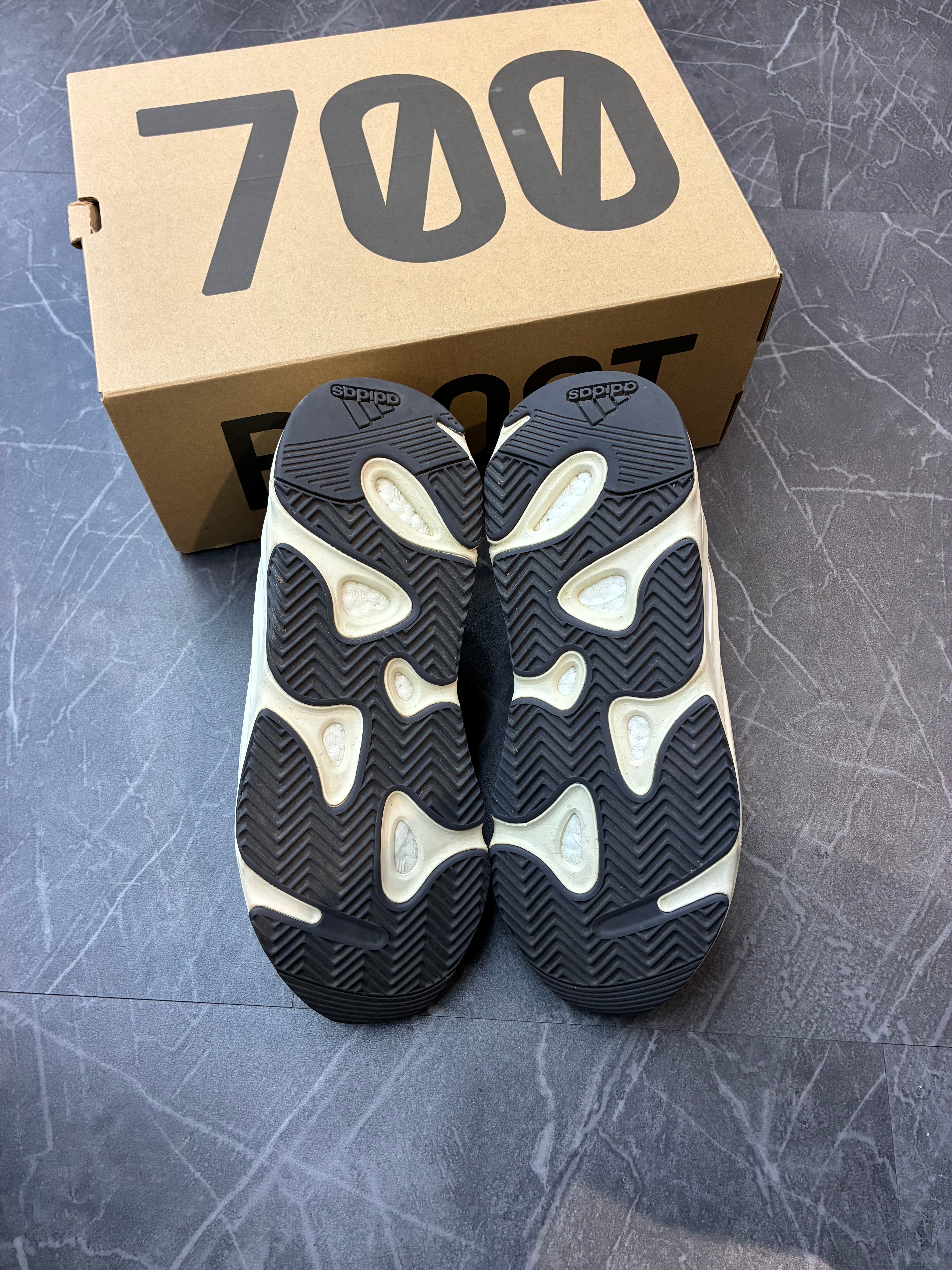 Yeezy 700 “Analog”