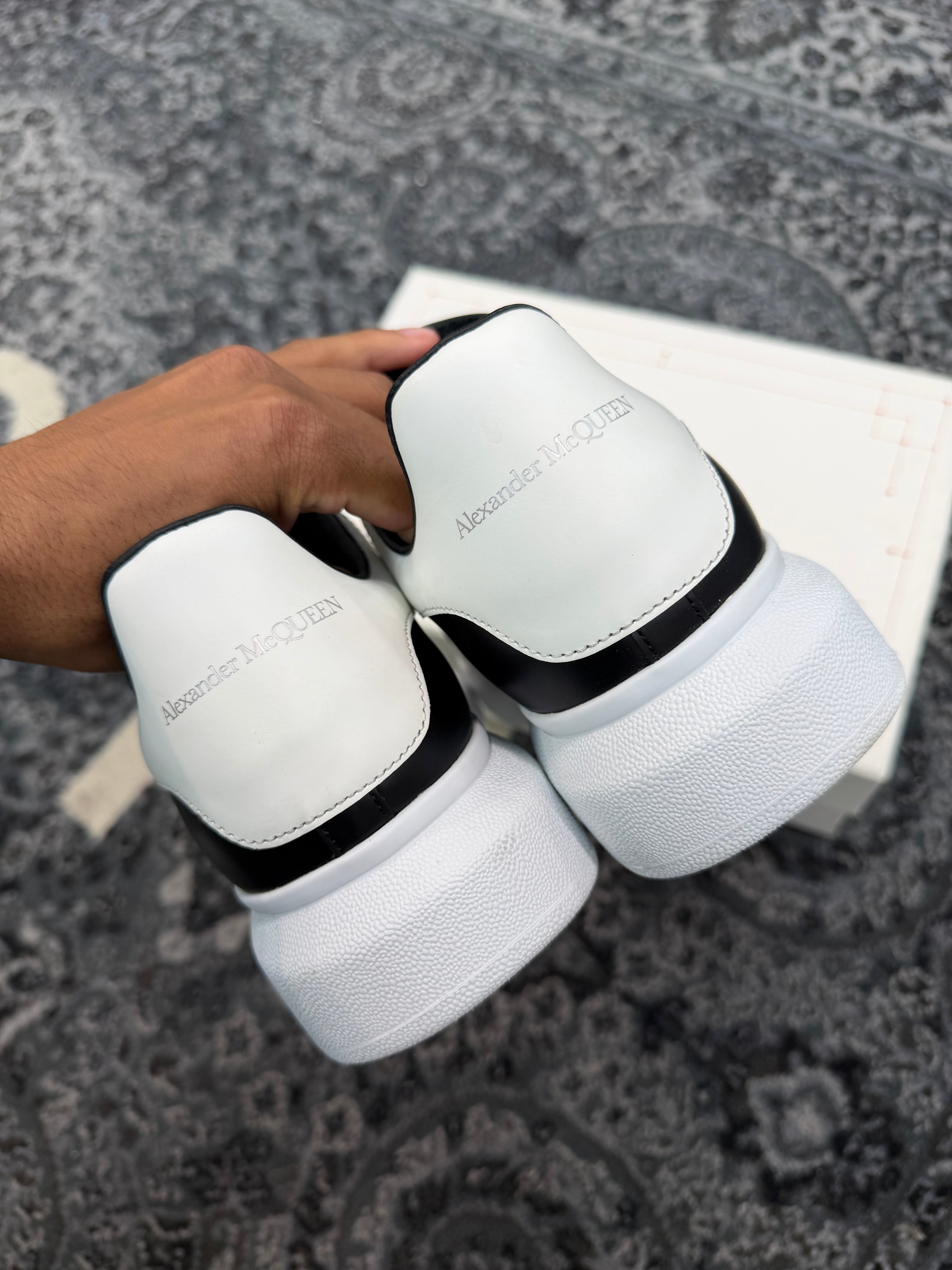 Alexander McQueen “Black White”