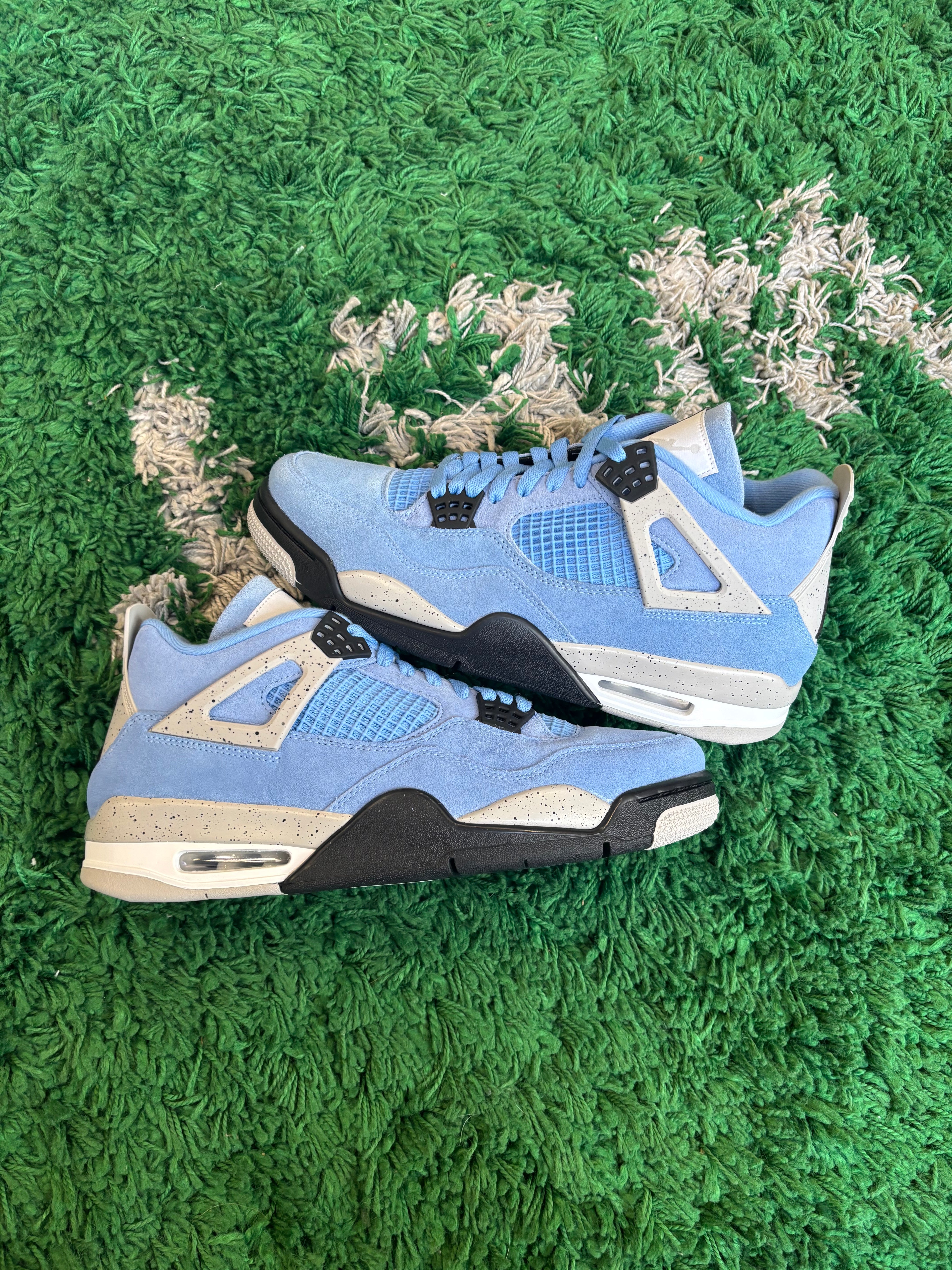 Jordan 4 “University Blue”