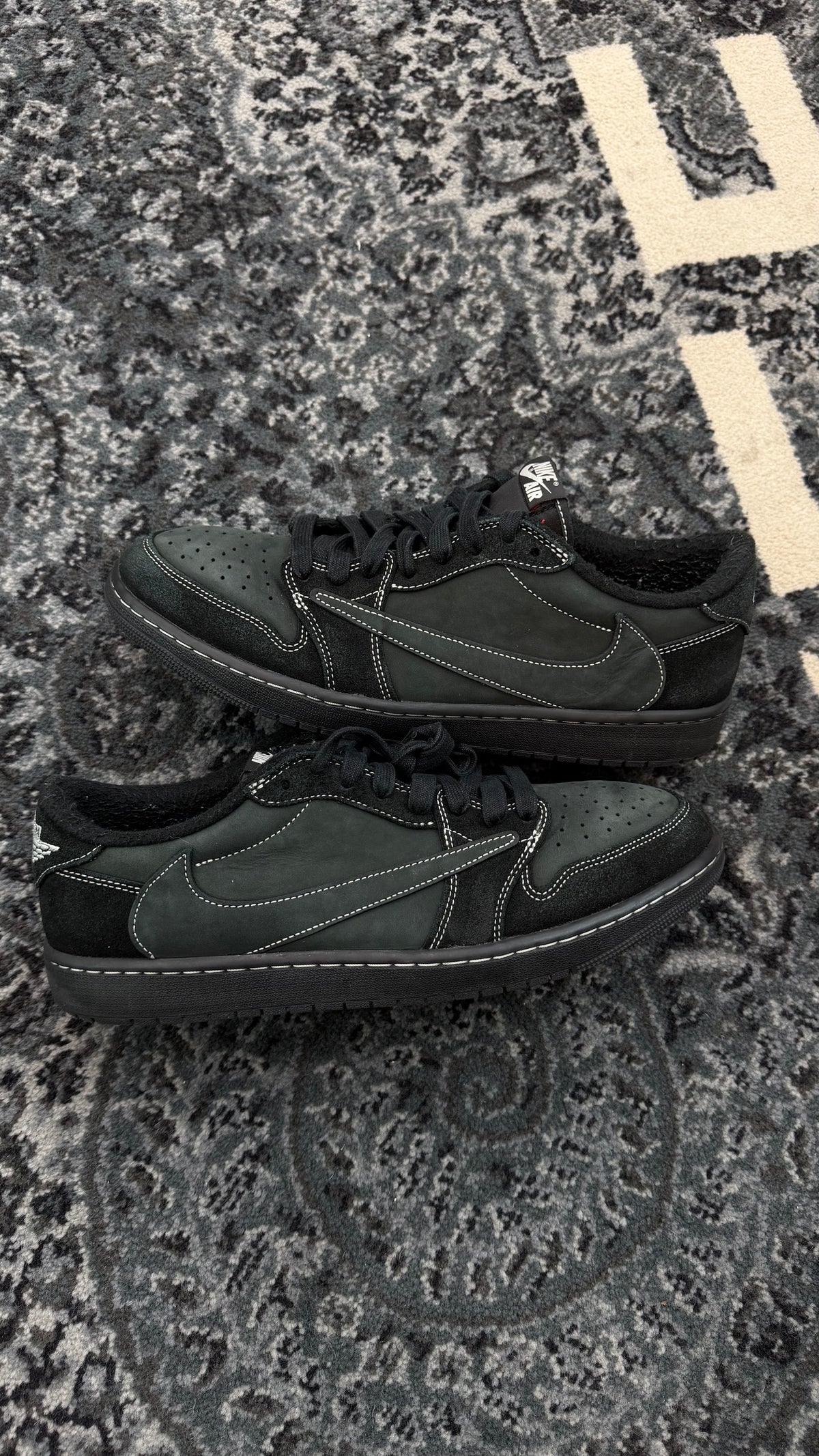 Jordan 1 Low Travis Scott “Phantom”