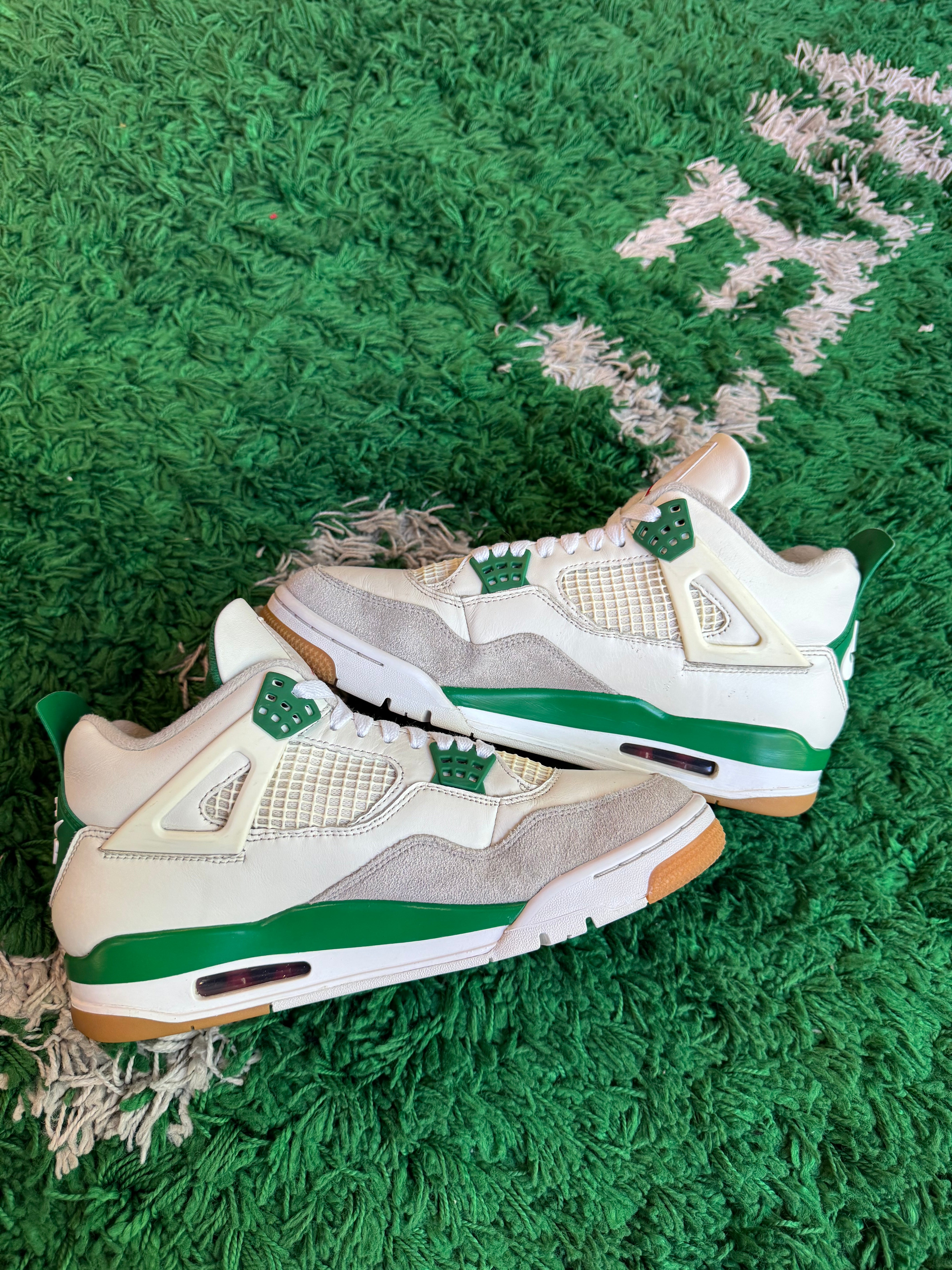 Jordan 4 SB “Pine Green”