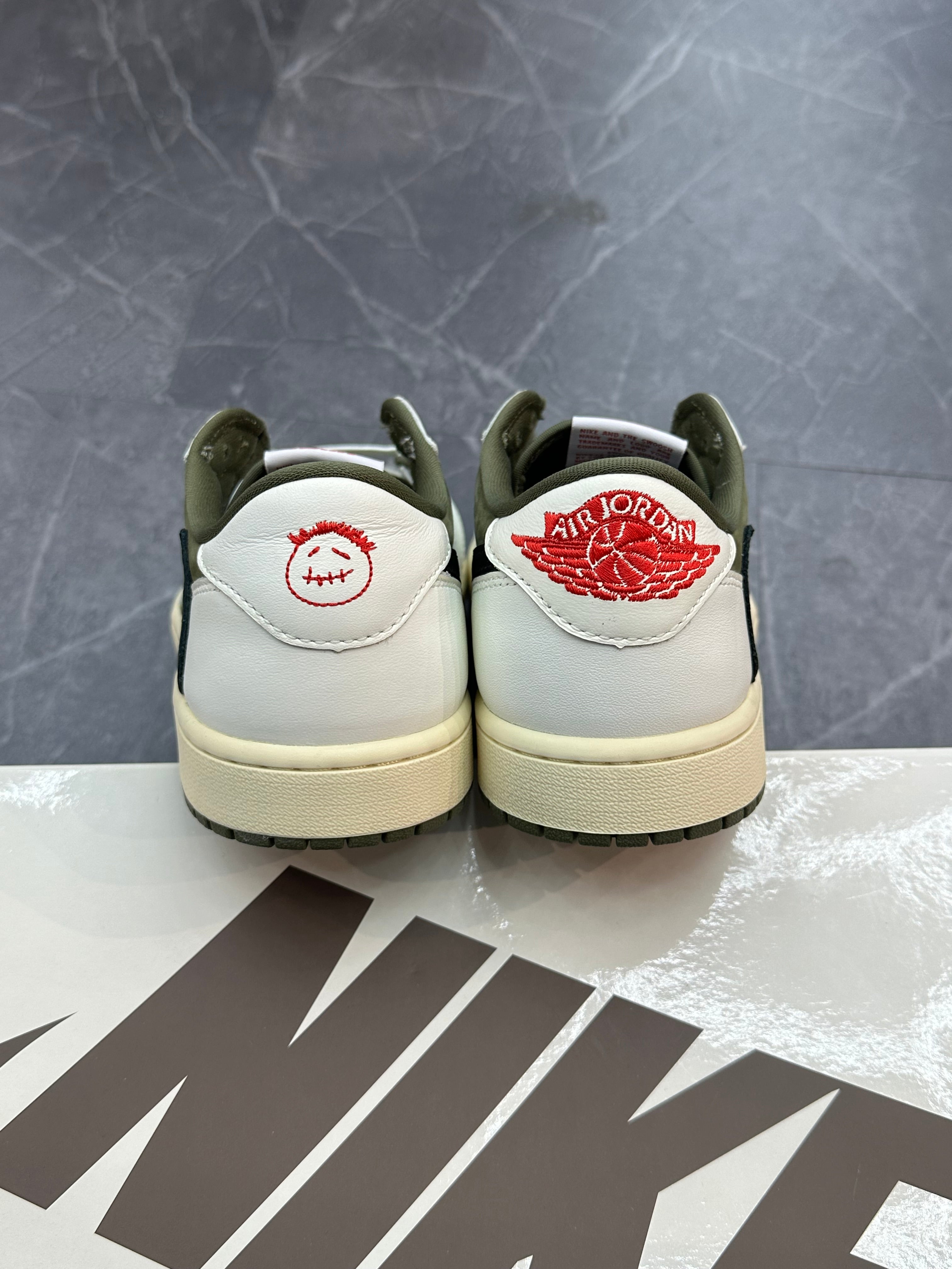 Jordan 1 Low Travis Scott “Medium Olive”