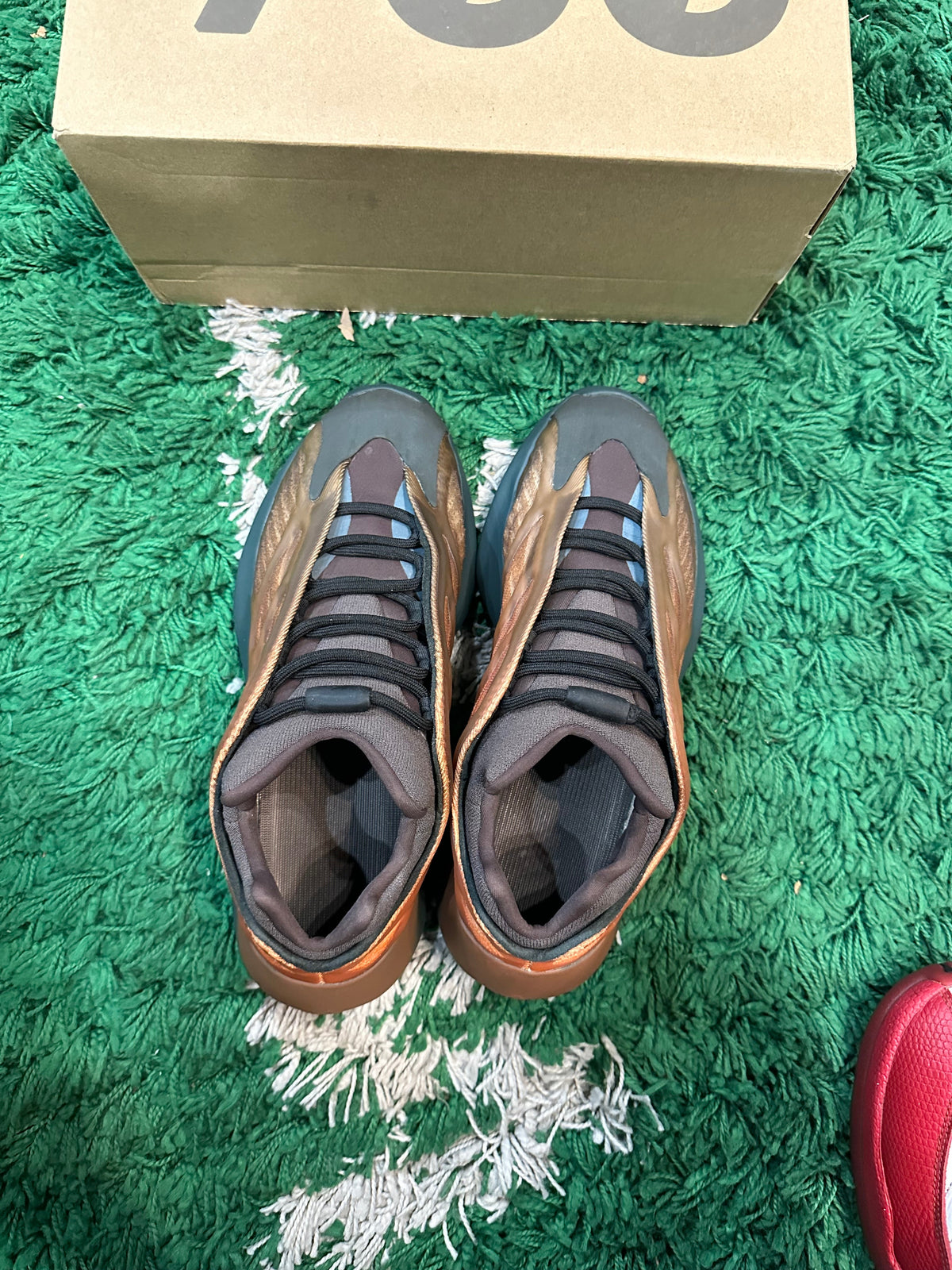 adidas Yeezy 700 V3 “Copper Fade” (Size 9) (Lightly Worn) - Image 3