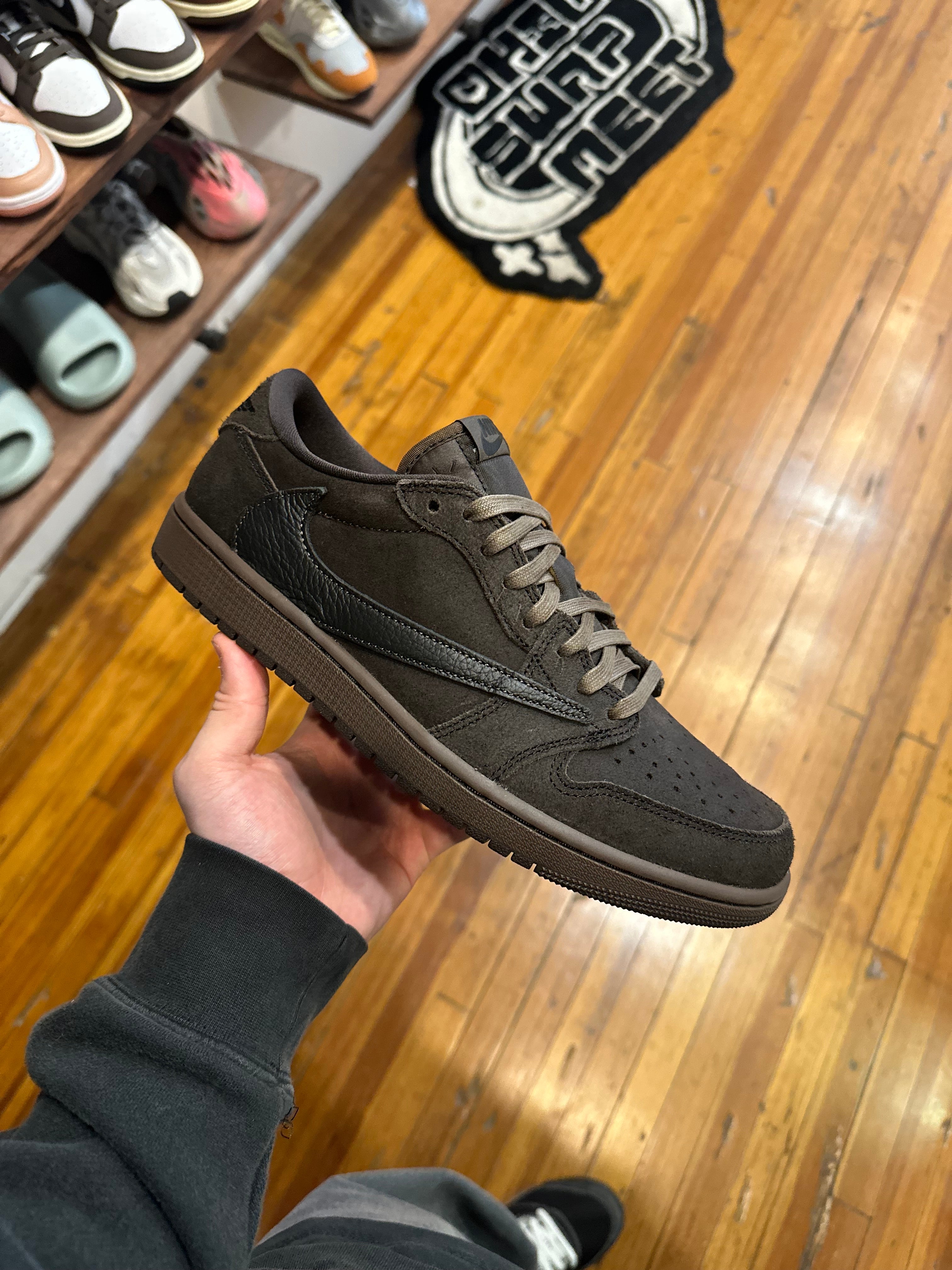 Travis Scott Jordan 1 Low “Velvet Brown”