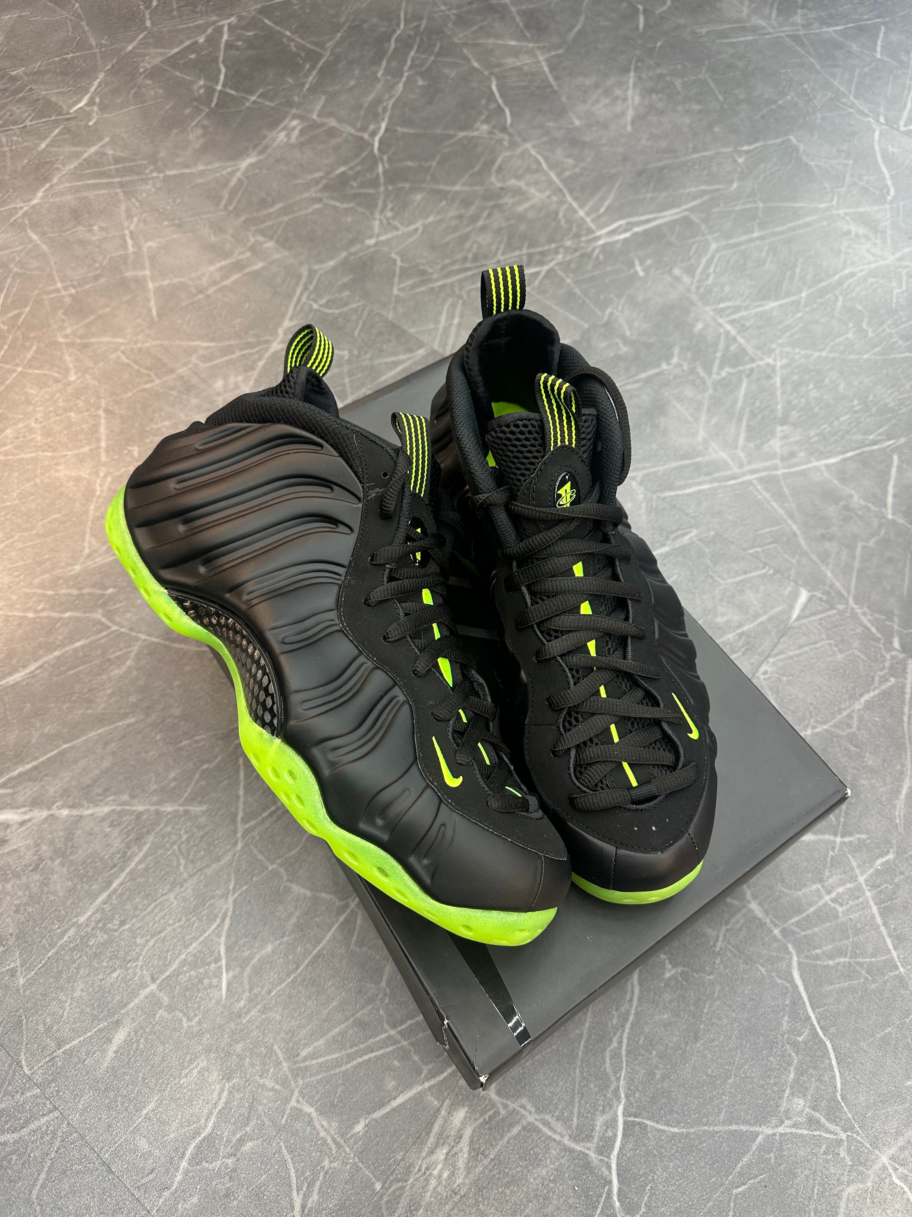 Nike Air Foamposite “Black Volt”