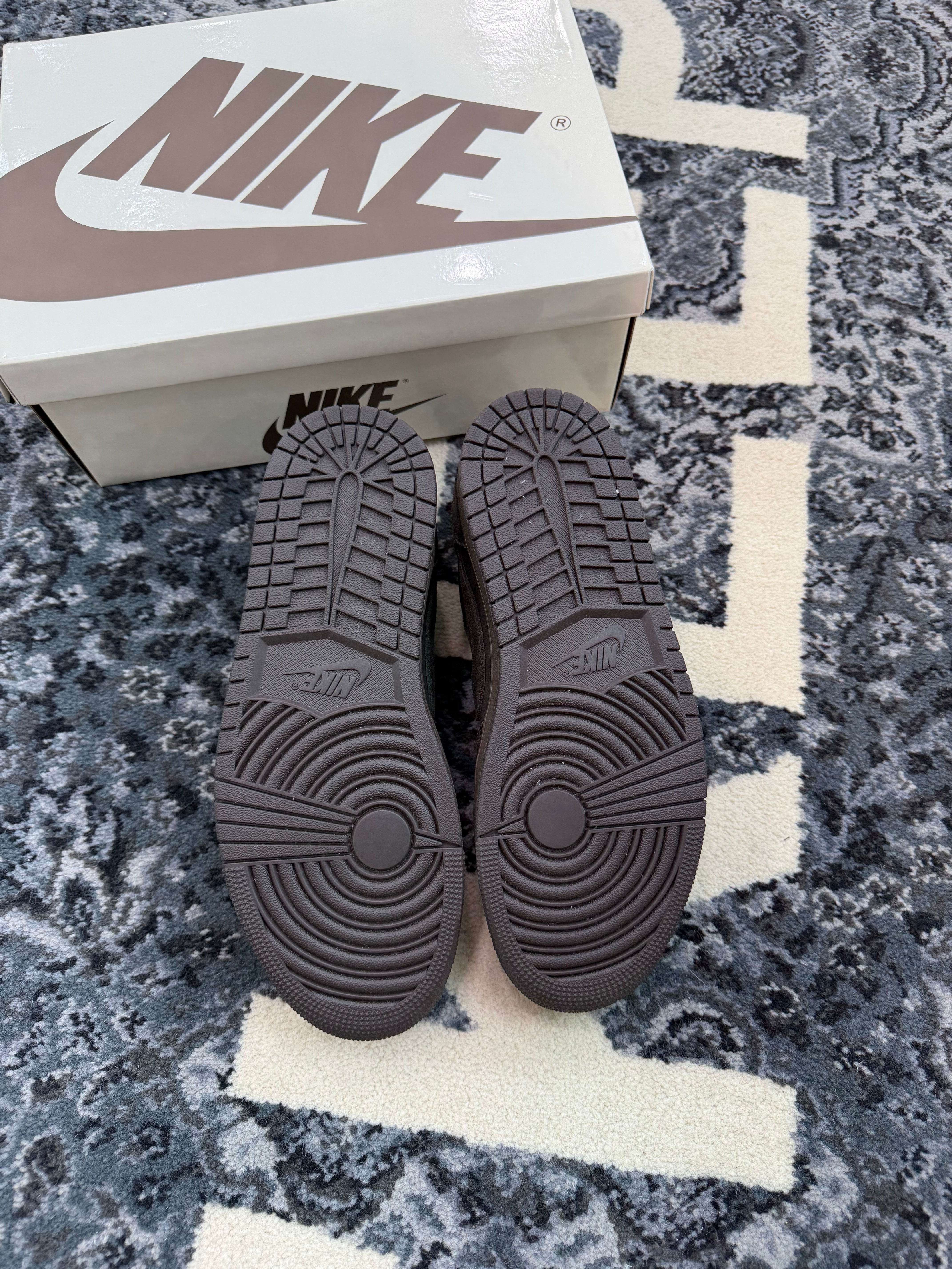 Jordan 1 Low x Travis Scott “Velvet Brown”