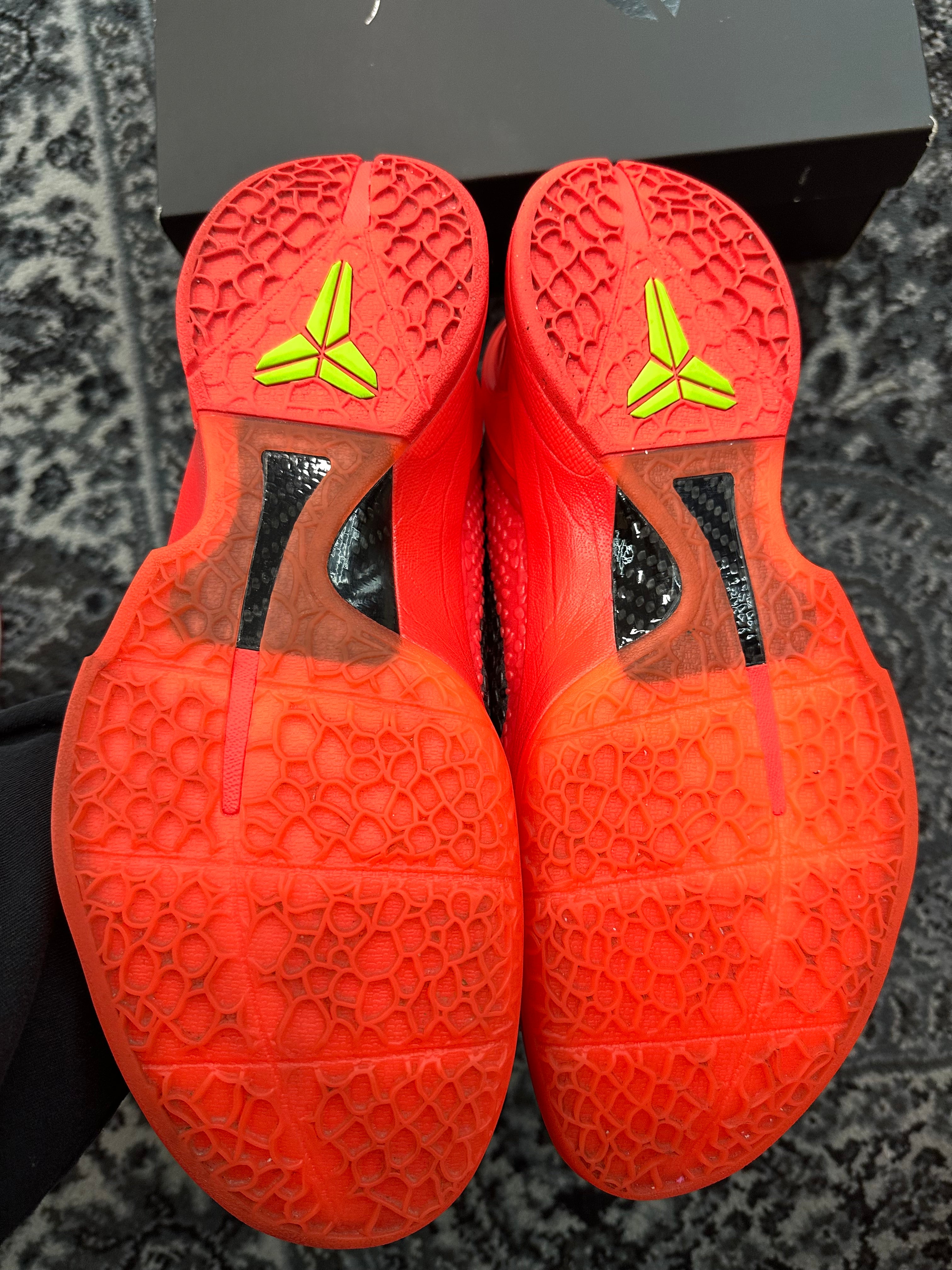 Kobe 6 Protro “Reverse Grinch”