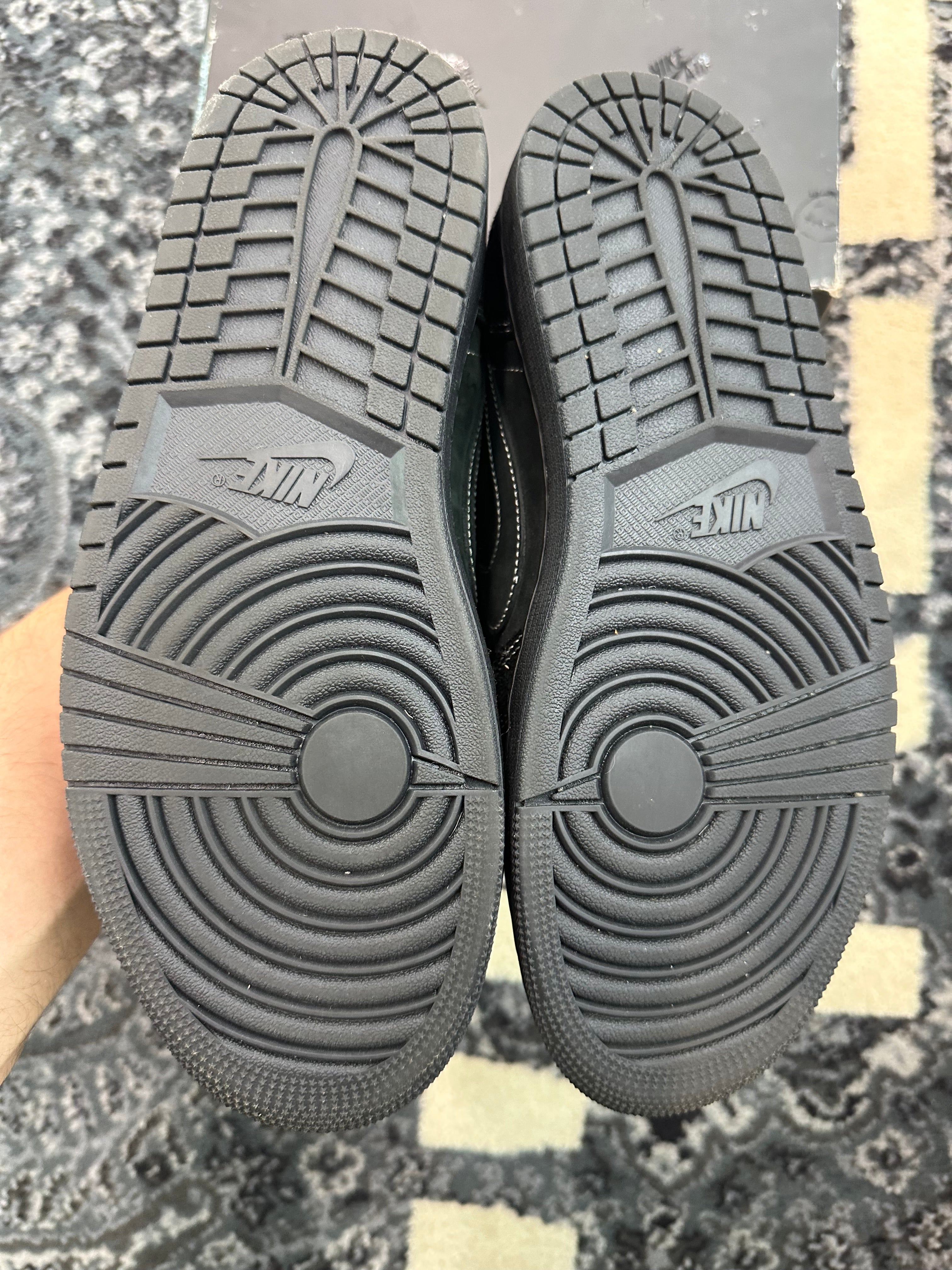 Jordan 1 Low Travis Scott “Phantom”