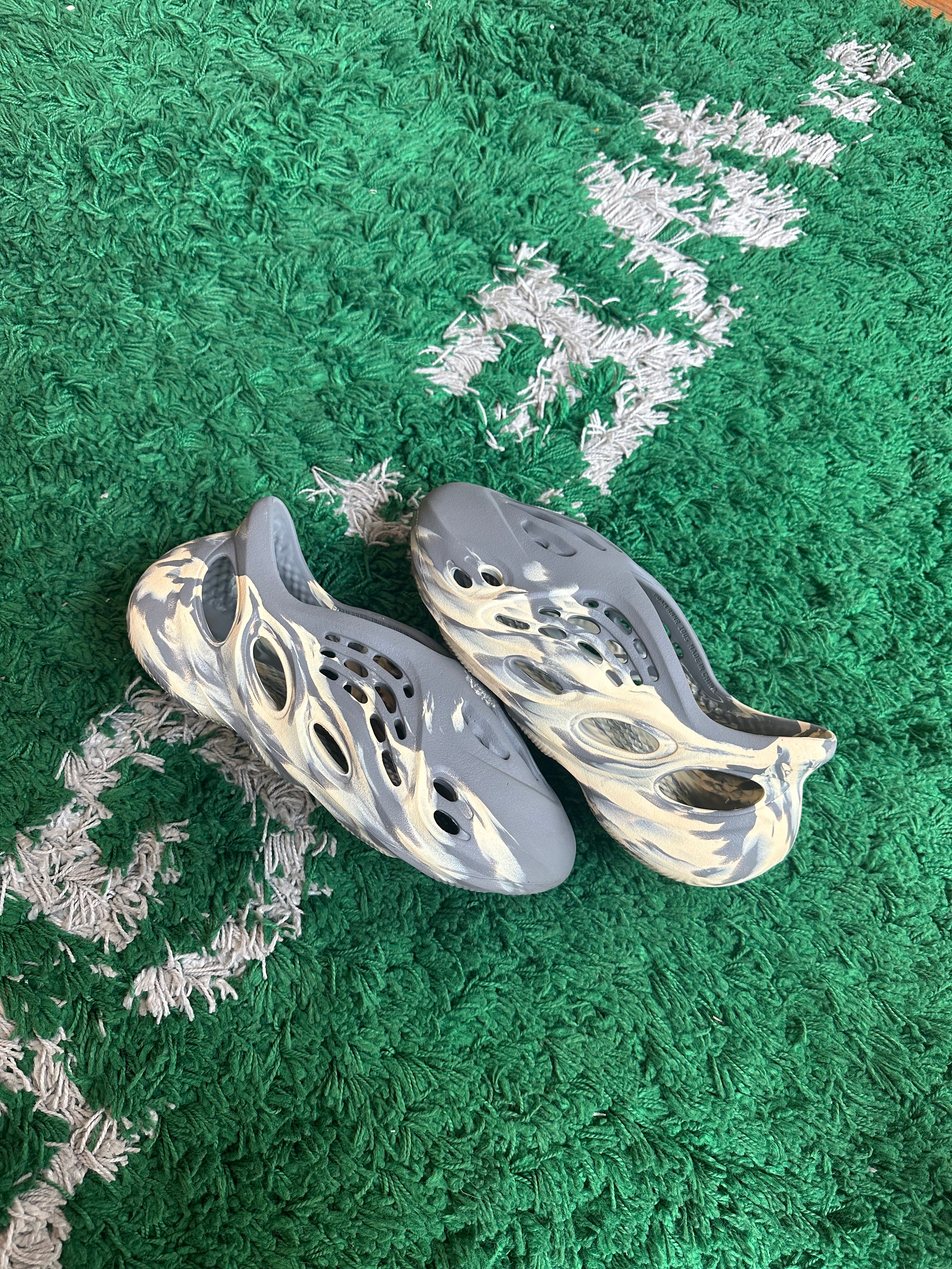 Yeezy Foam Runner “MXT Moon Grey”