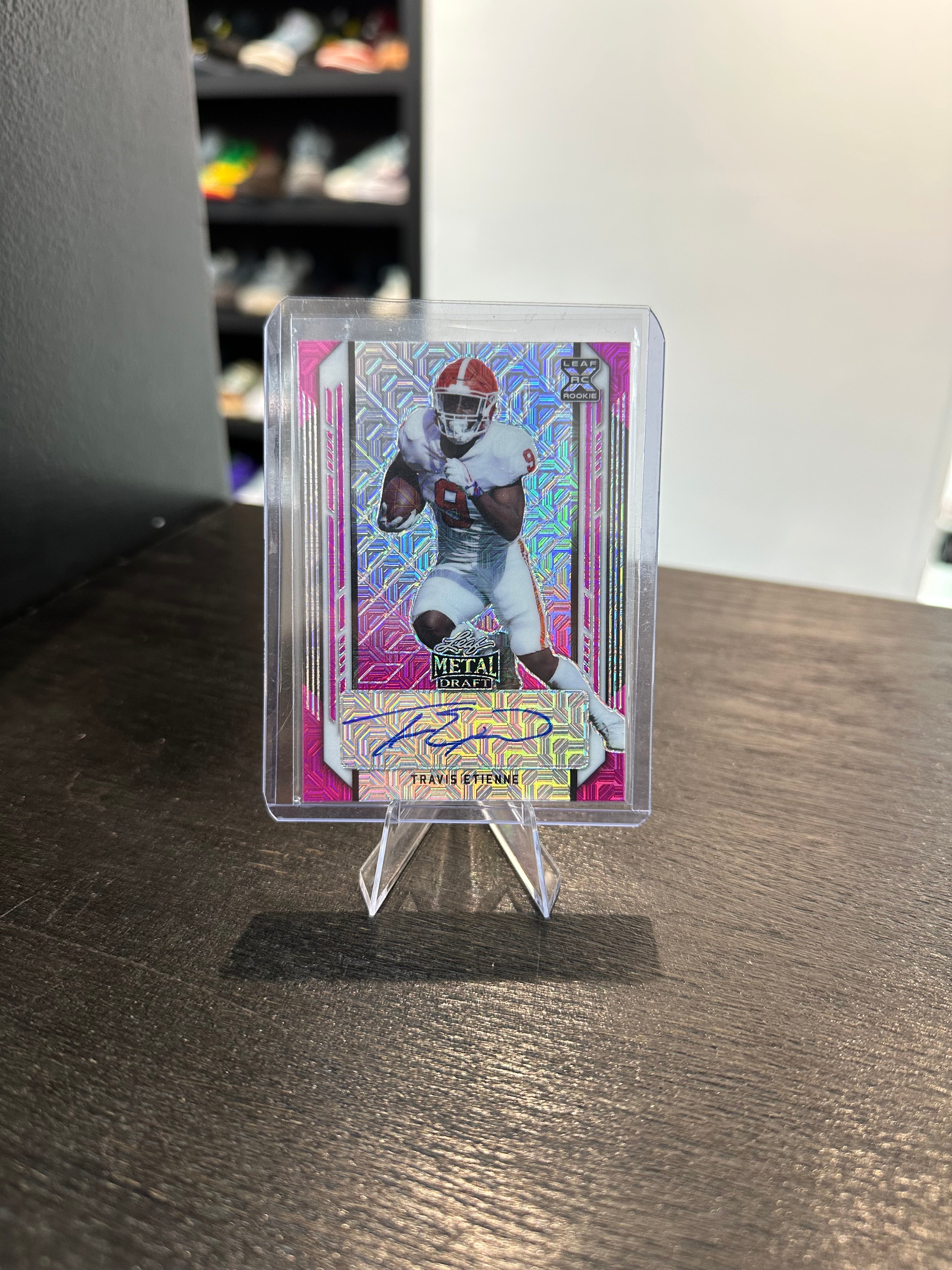 2021 Leaf Metal Draft Travis Entienne Auto #BA-TE1 Pink Mojo /5
