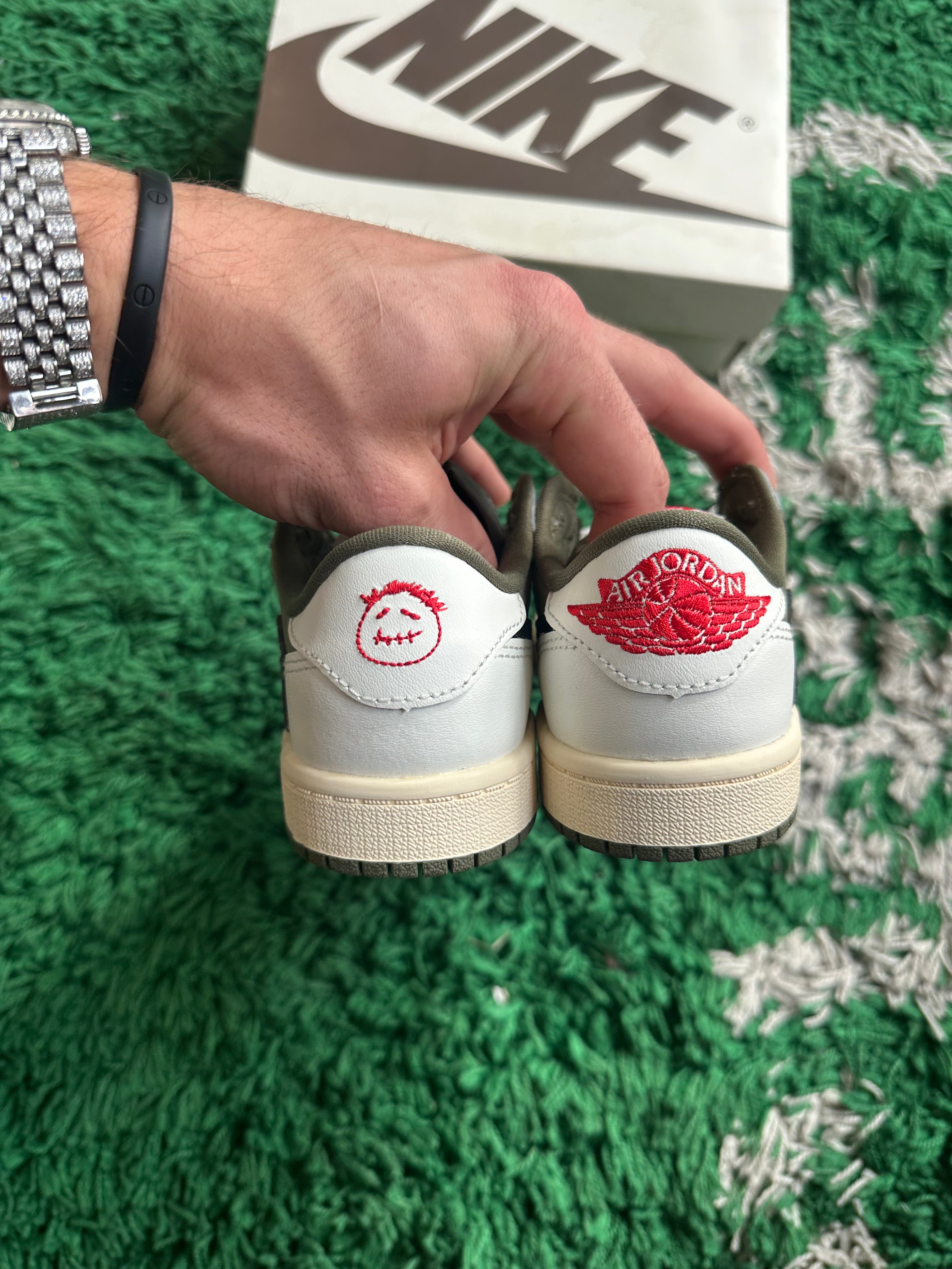 Jordan 1 Travis Scott “Medium Olive”