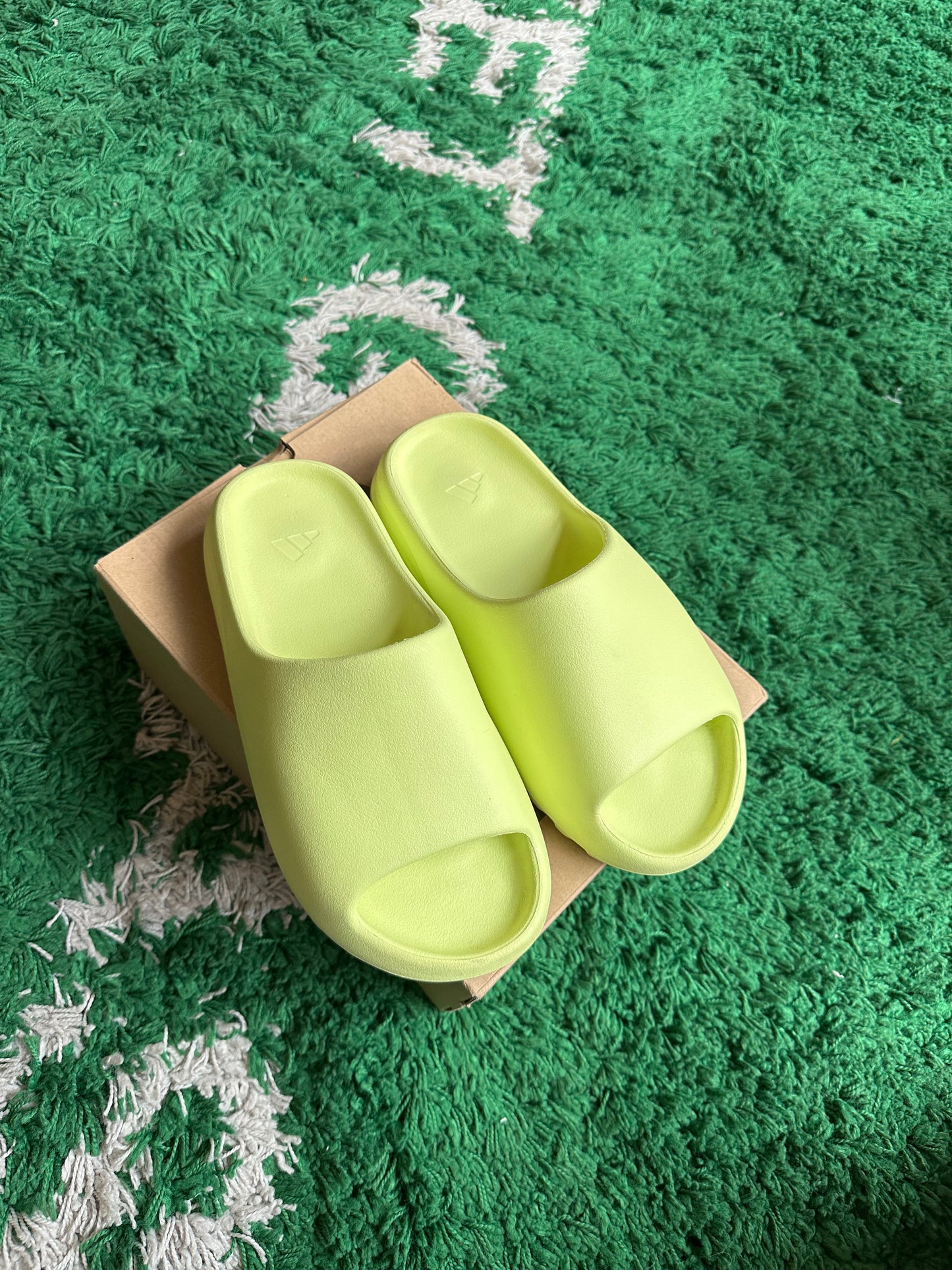 Yeezy Slide “Green Glow”