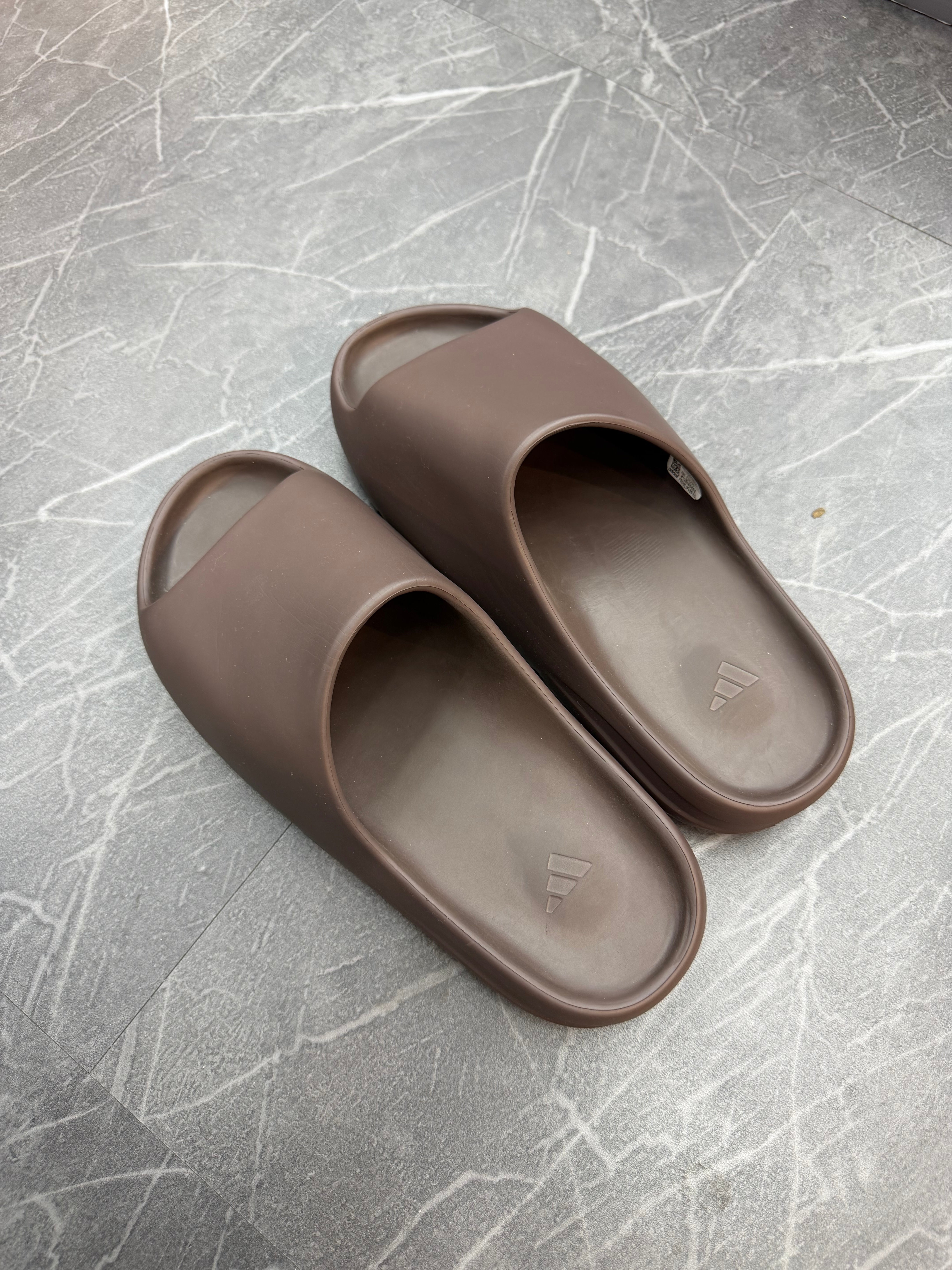 Yeezy Slide “Soot”