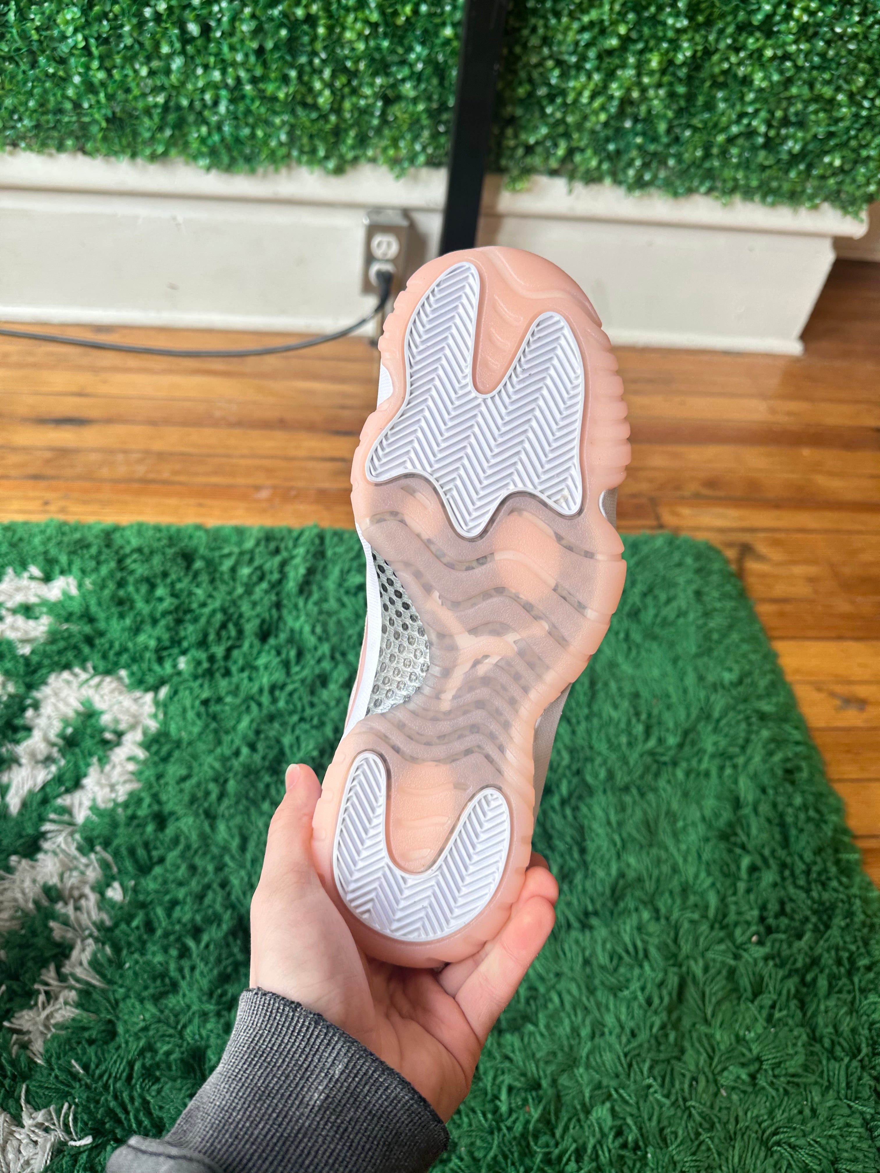 Jordan 11 Low “Legend Pink”