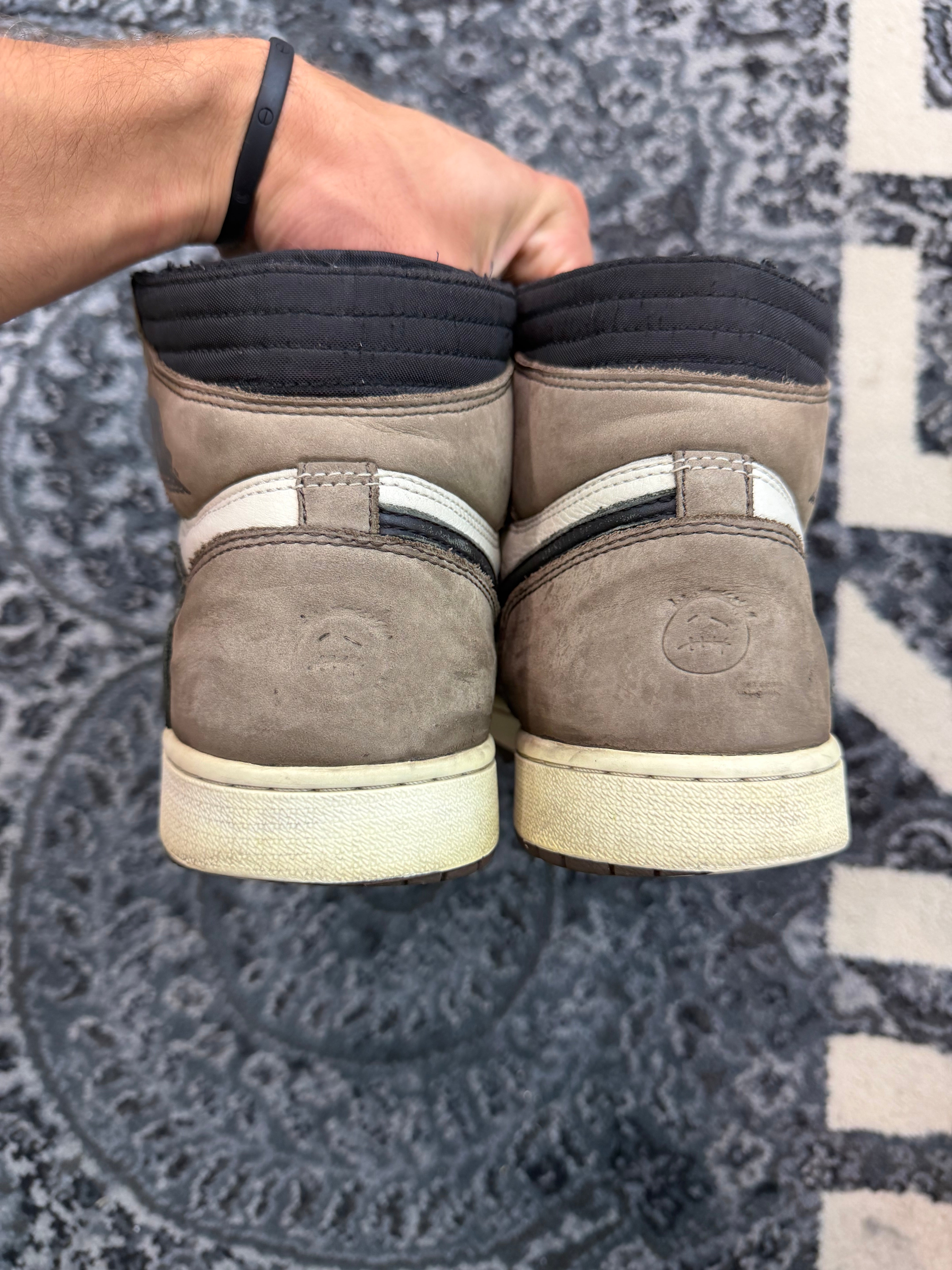 Jordan 1 High Travis Scott “Mocha”