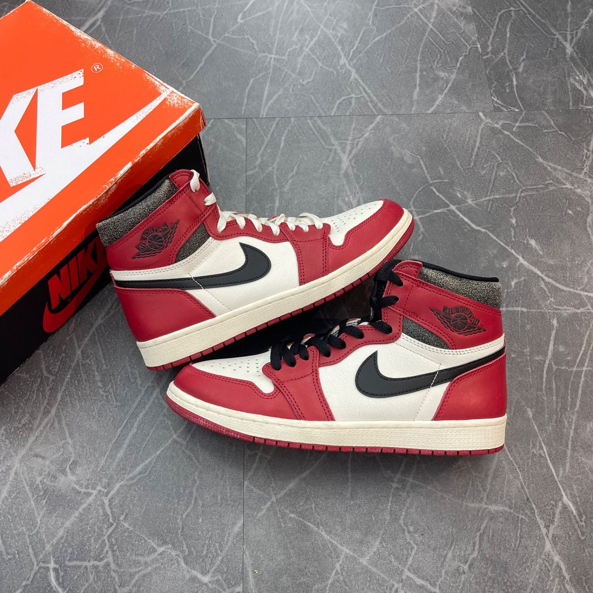 Jordan 1 Retro High OG Chicago Lost and Found (Size 9.5) (Lightly Worn)