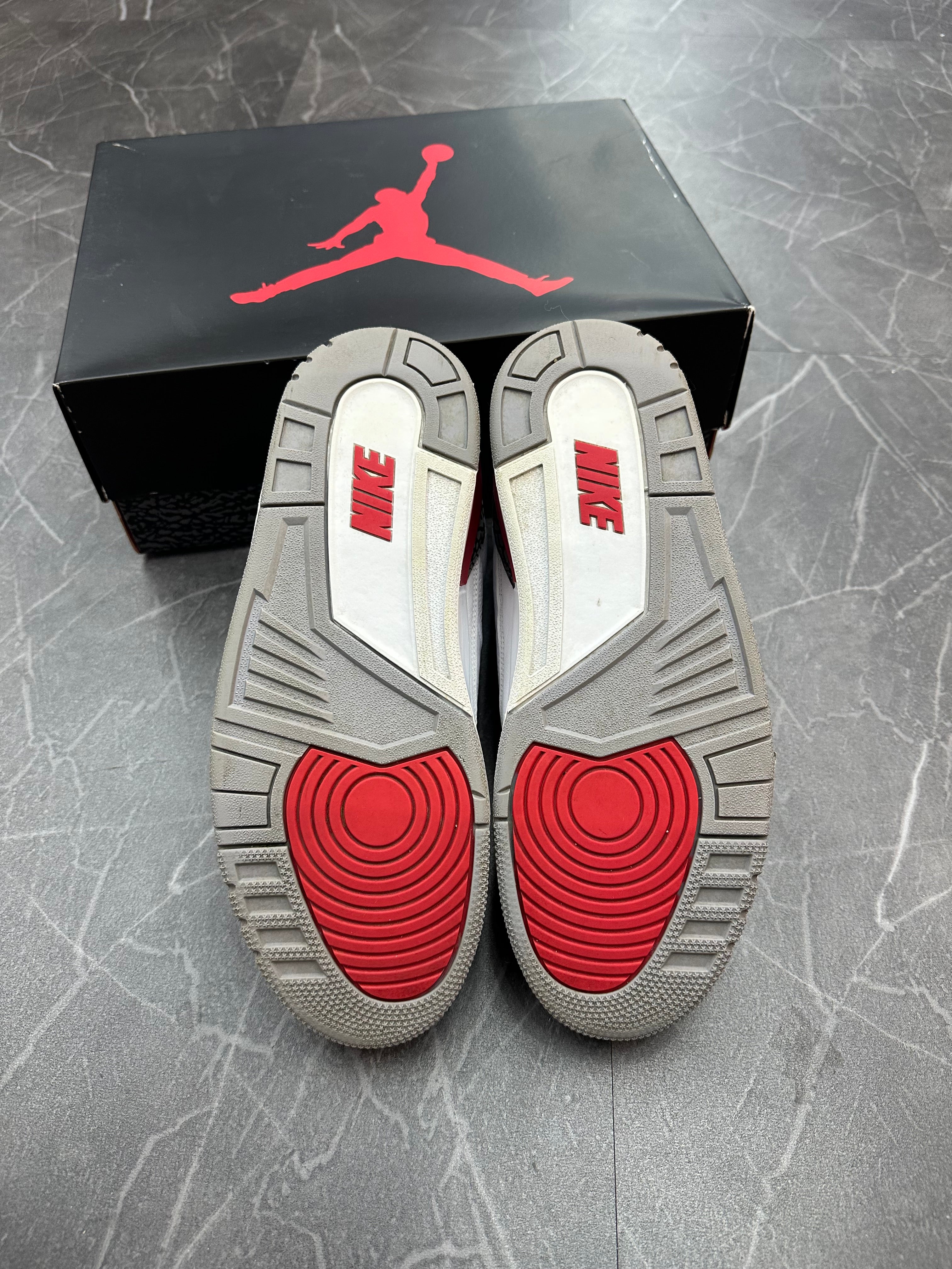 Jordan 3 “Fire Red” (2022)