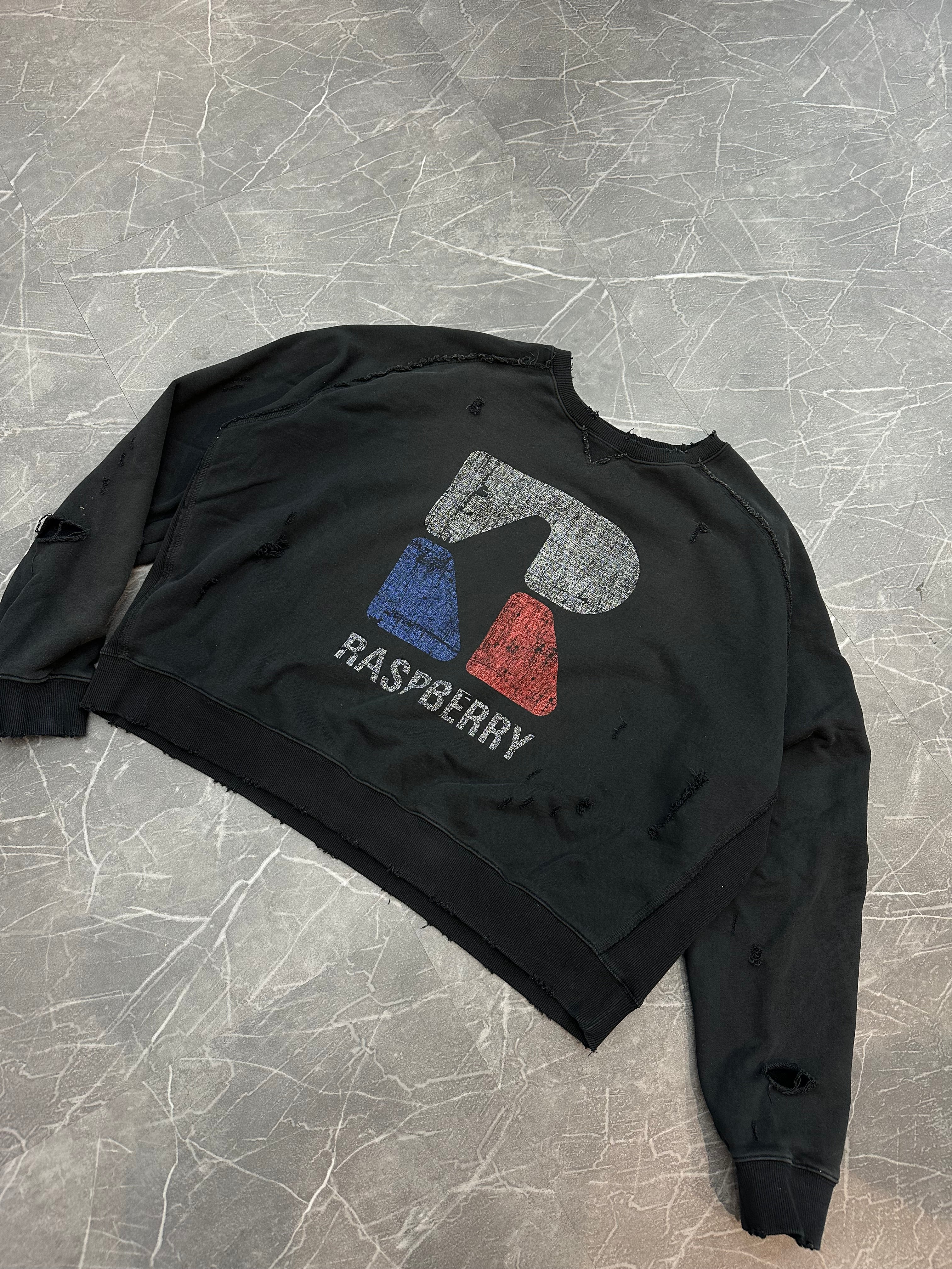GV Gallery Raspberry Hills RAF Berry Crewneck Black