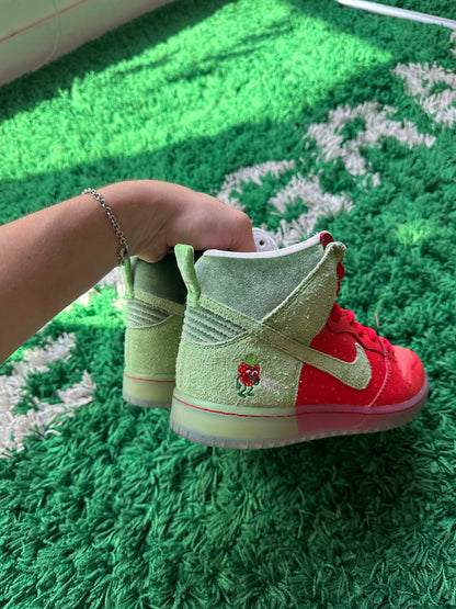 Nike SB Dunk High “Strawberry Cough”