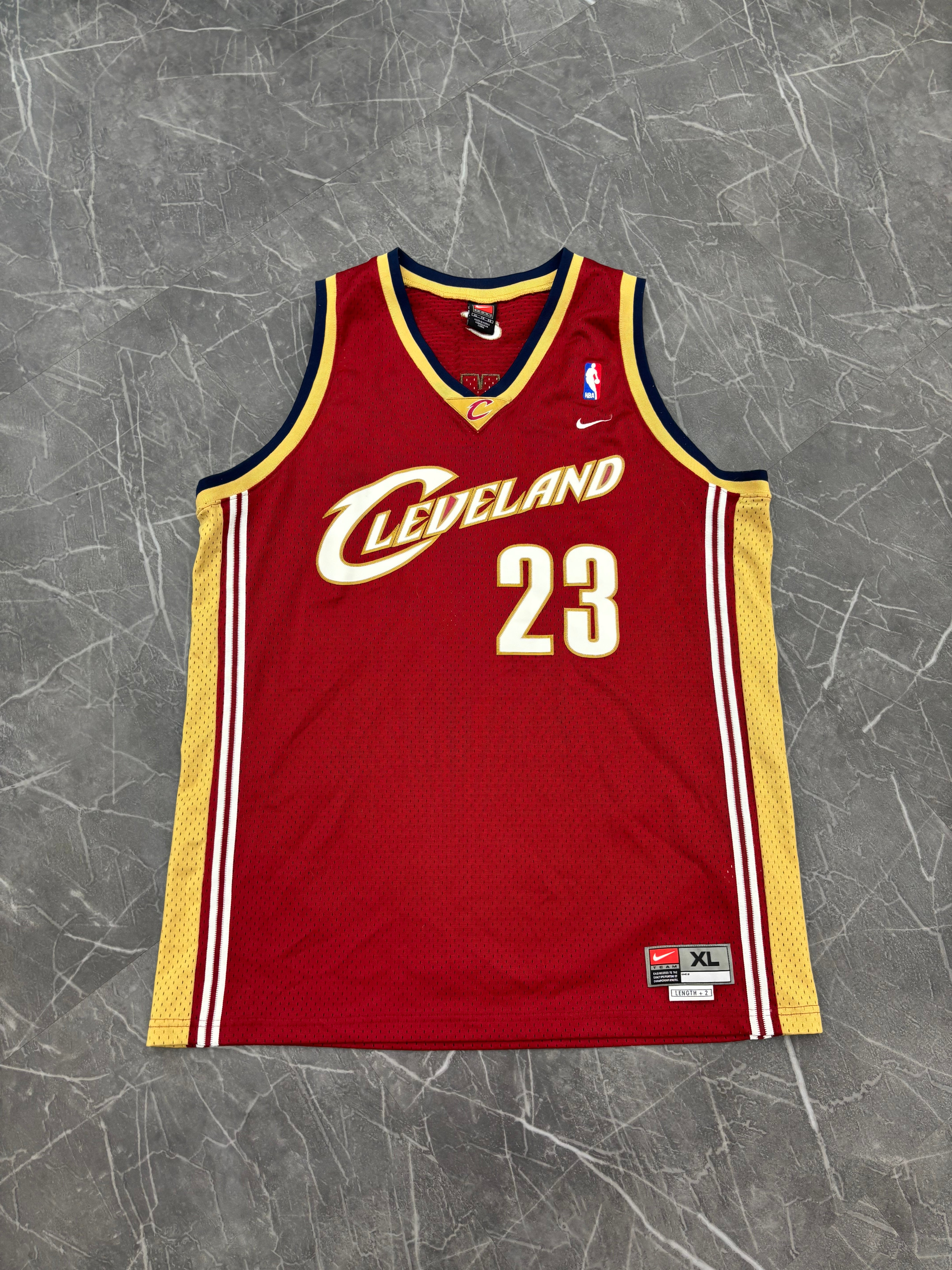 Cleveland Cavaliers LeBron James Jersey (XL)