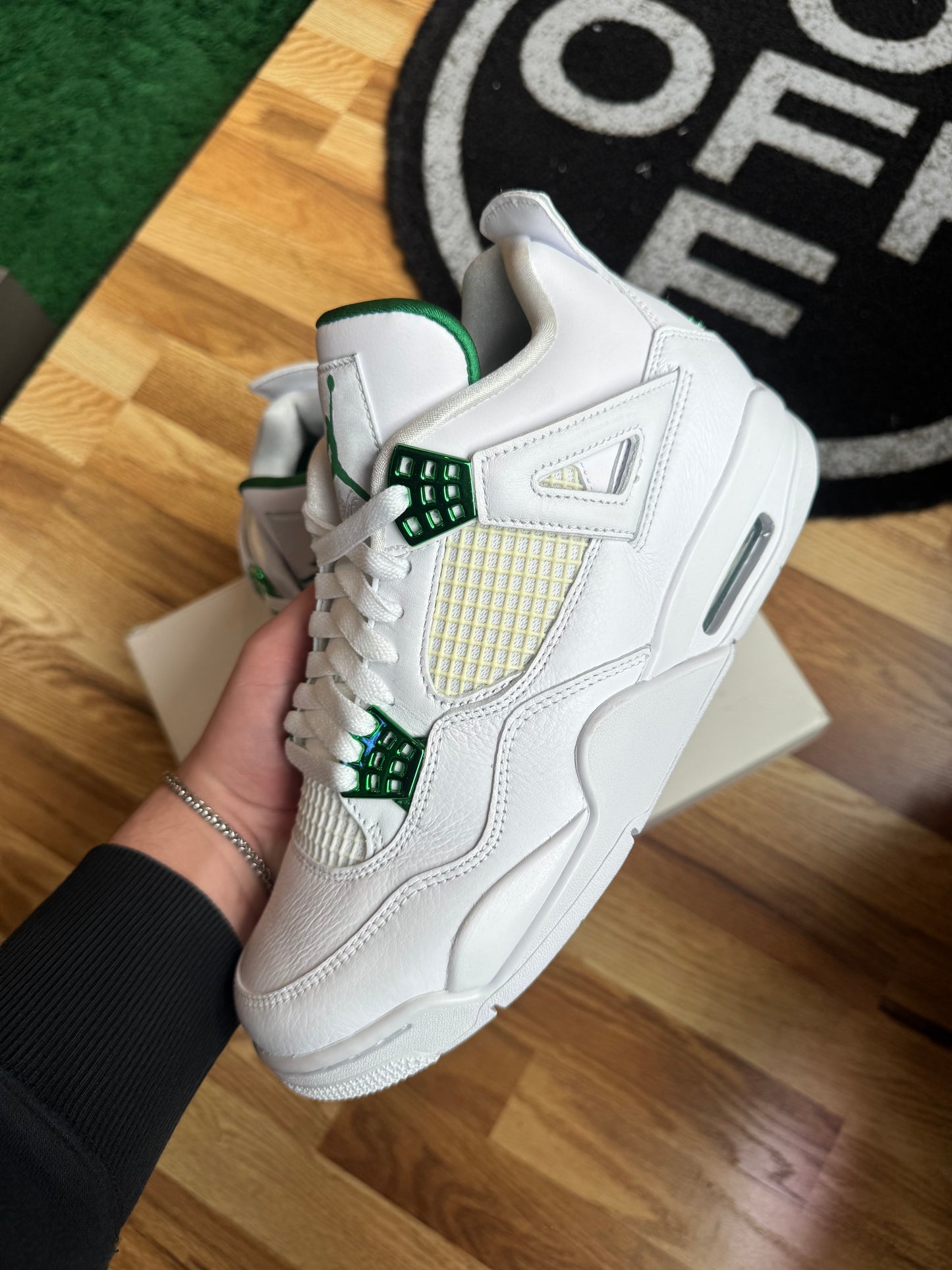 Jordan 4 “Metallic Green”